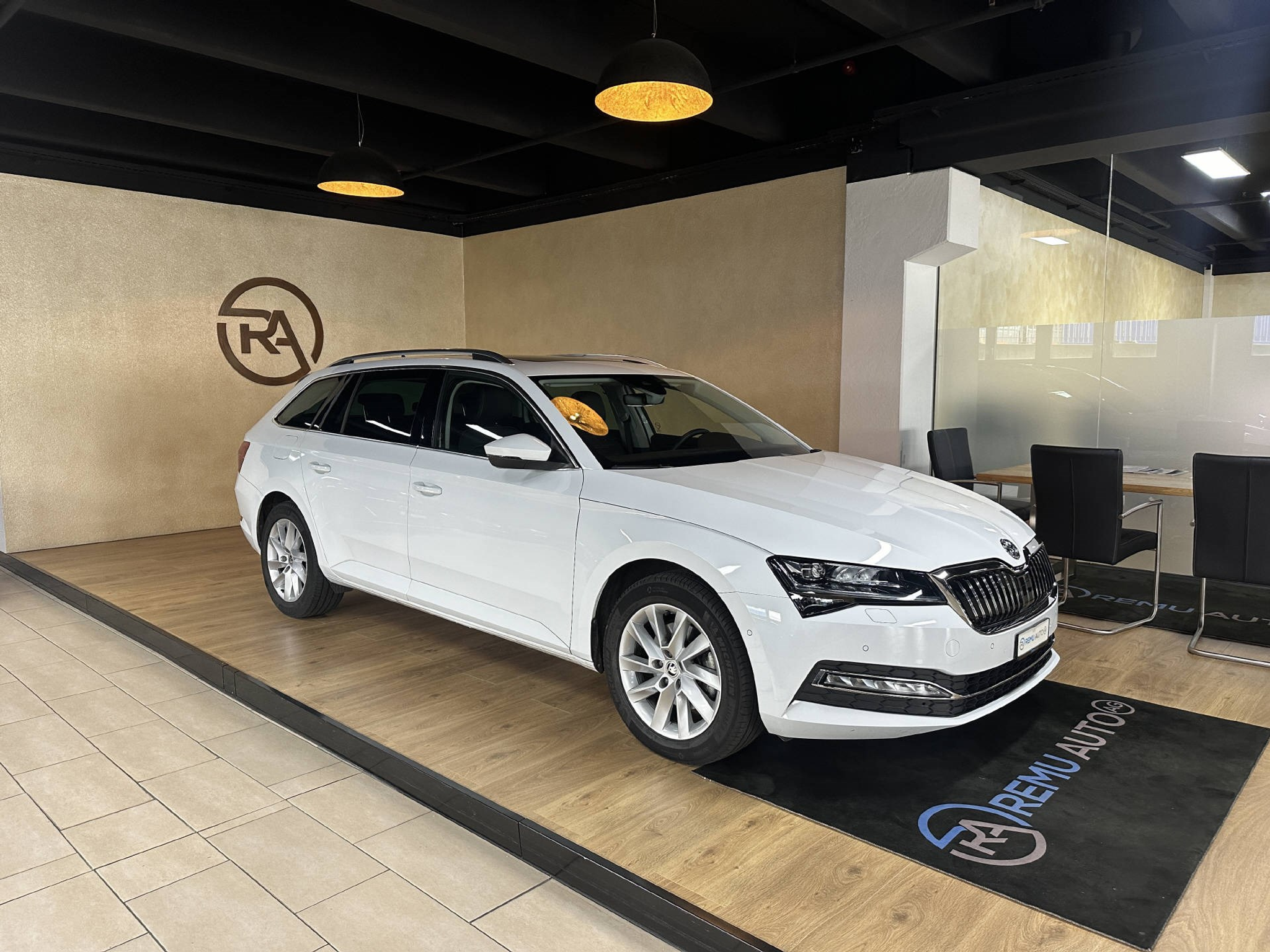 listing desktop thumbnail image 2