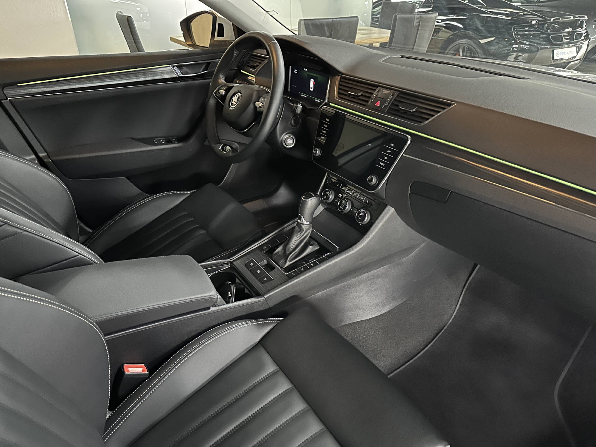 listing desktop thumbnail image 11