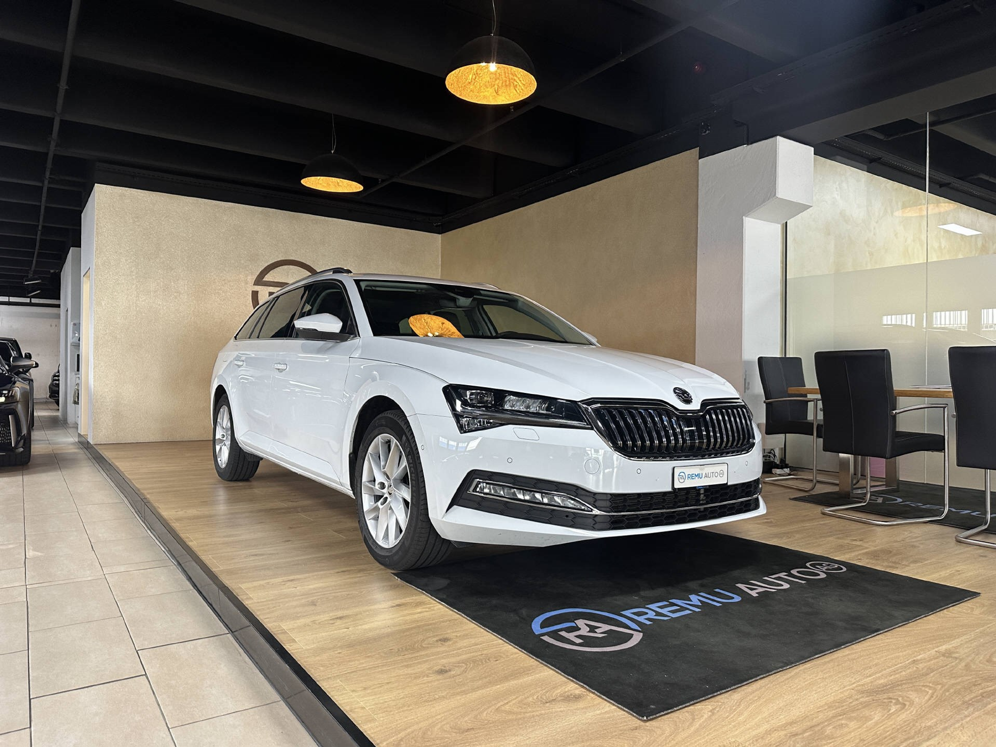 listing desktop thumbnail image 1