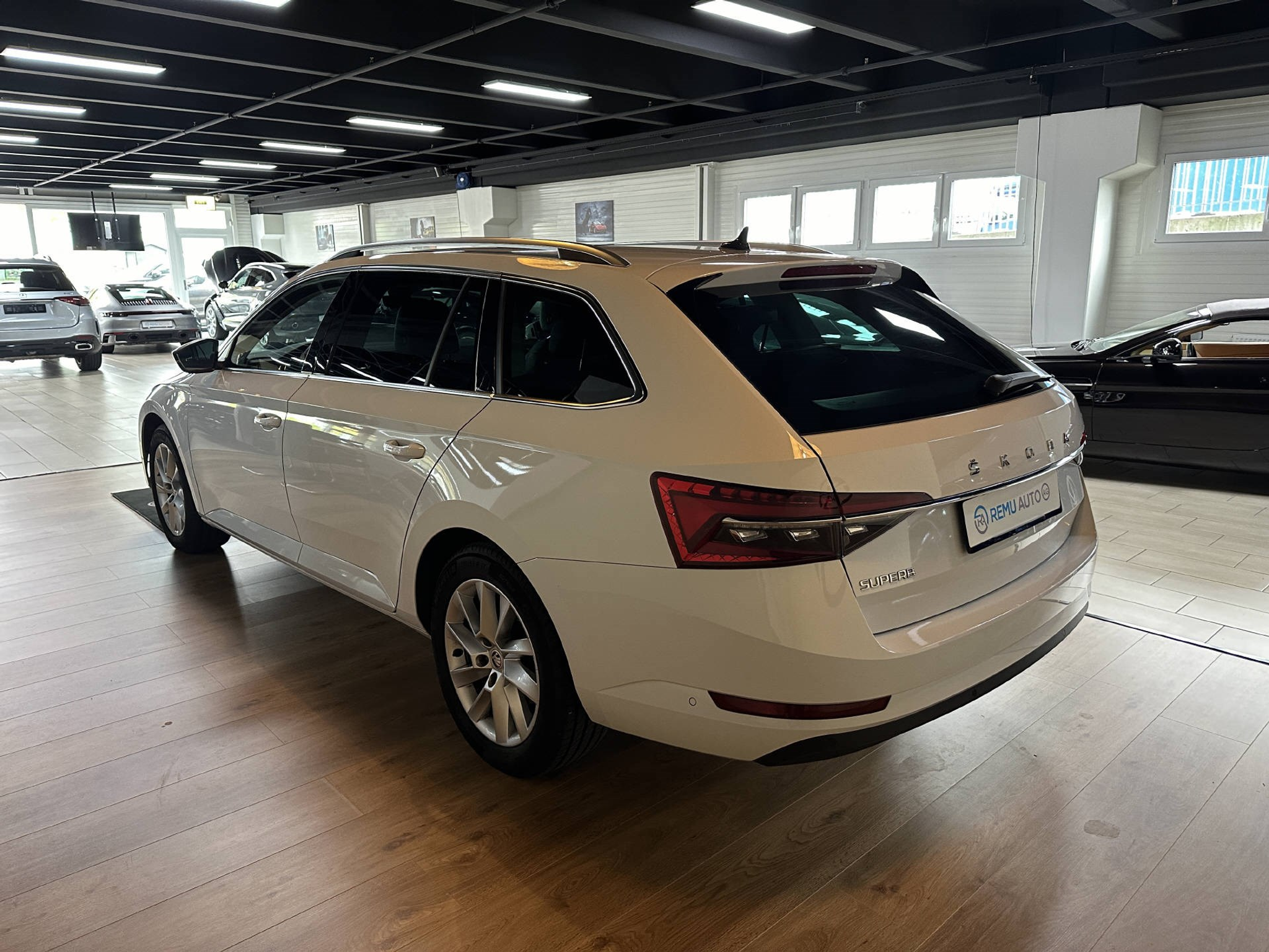 listing desktop thumbnail image 6