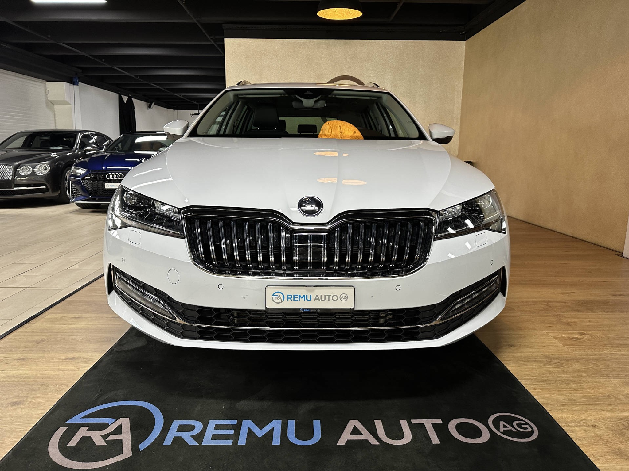 listing desktop thumbnail image 8