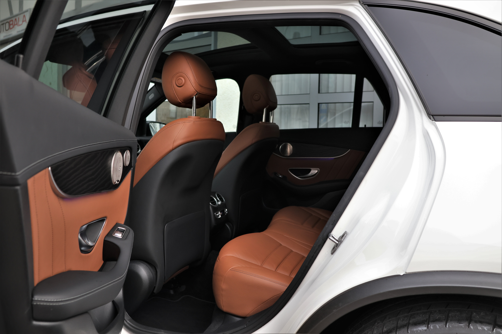 listing desktop thumbnail image 11