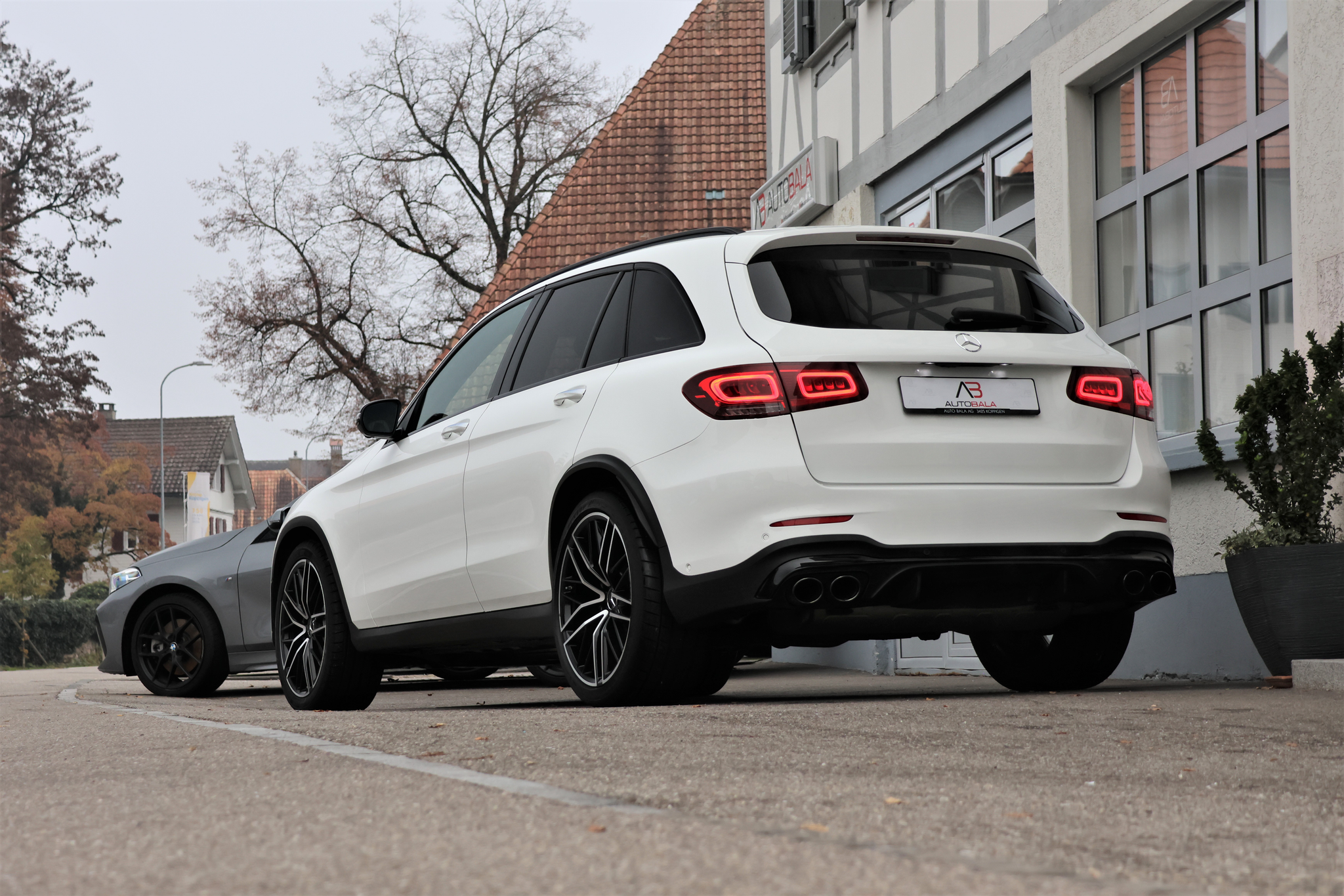 listing desktop thumbnail image 2