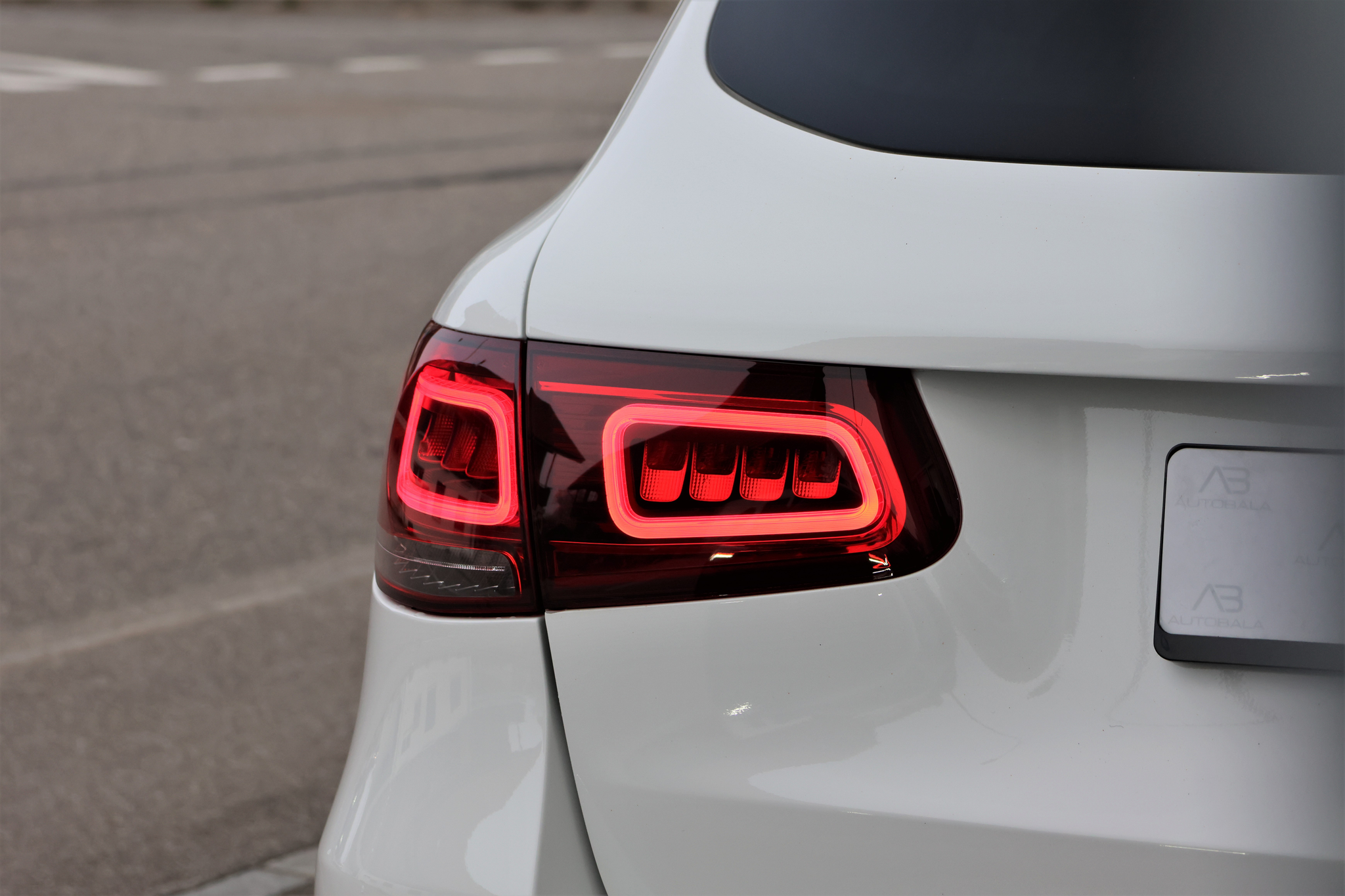 listing desktop thumbnail image 4