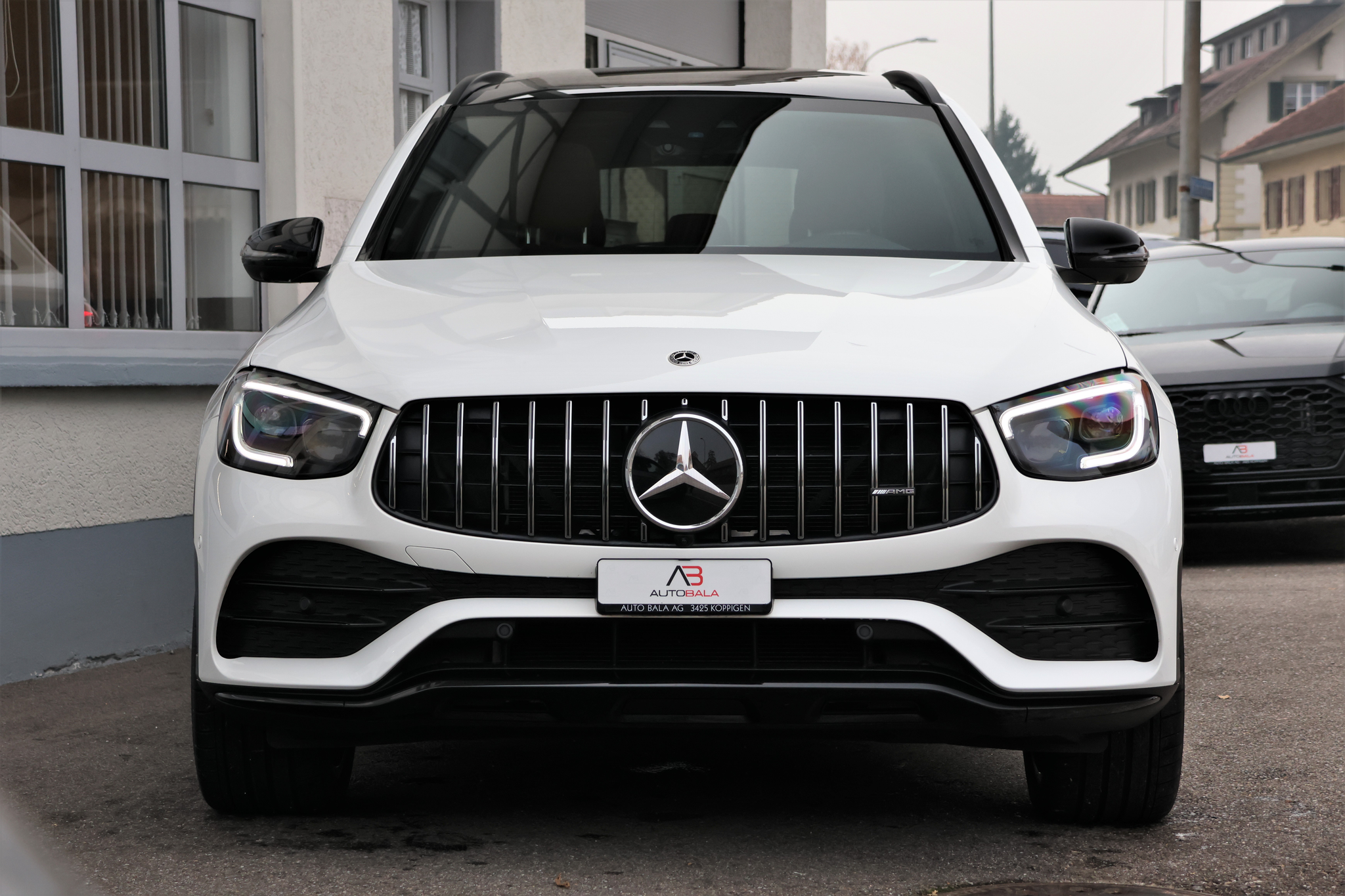 listing desktop thumbnail image 1