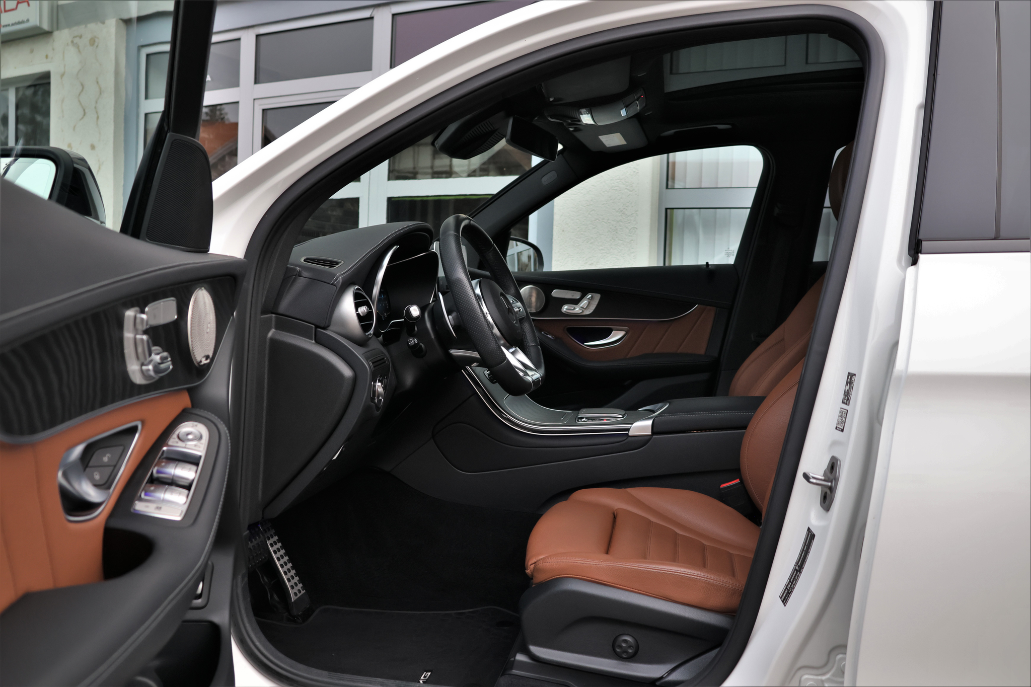 listing desktop thumbnail image 7