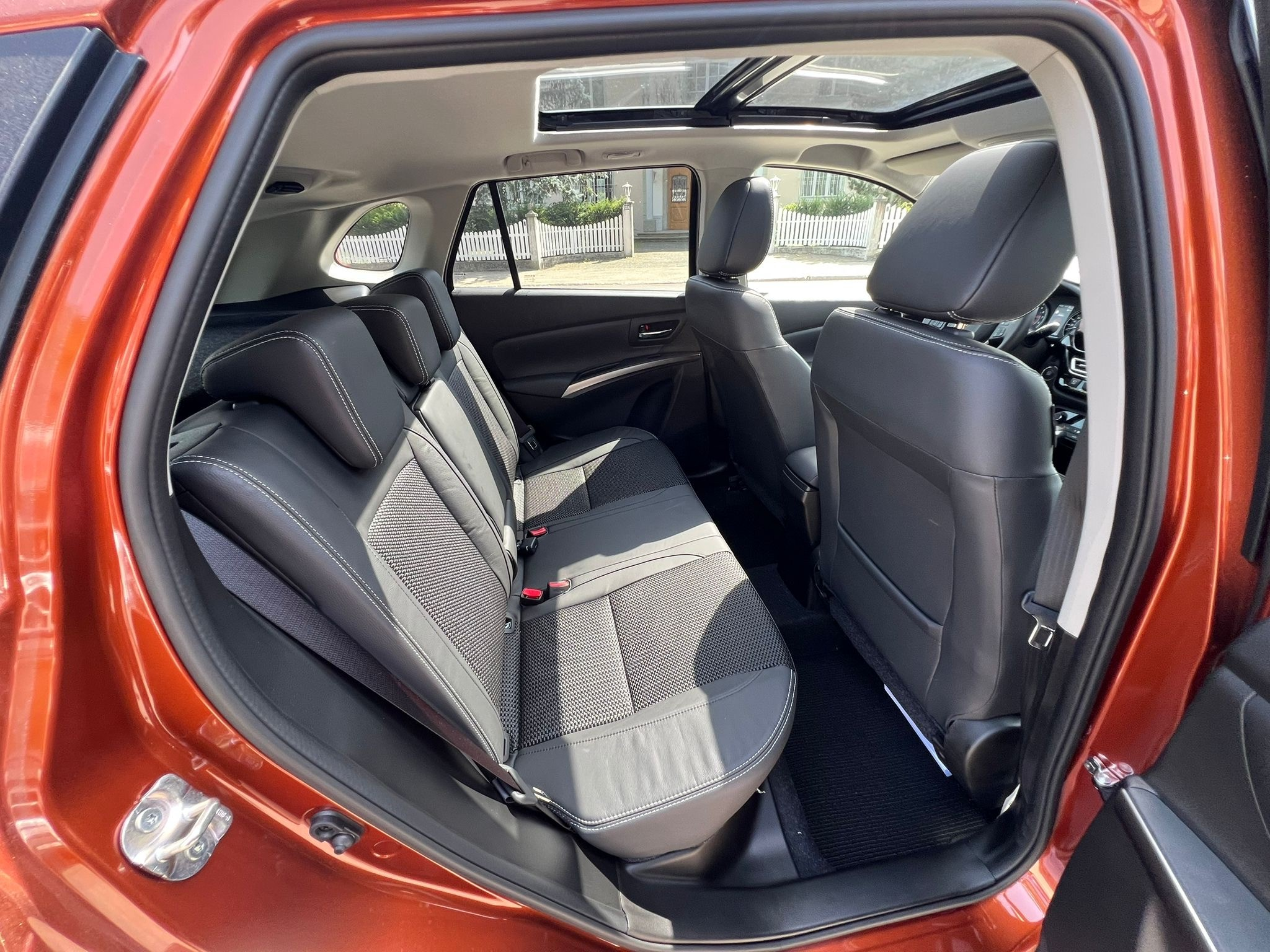 listing desktop thumbnail image 11