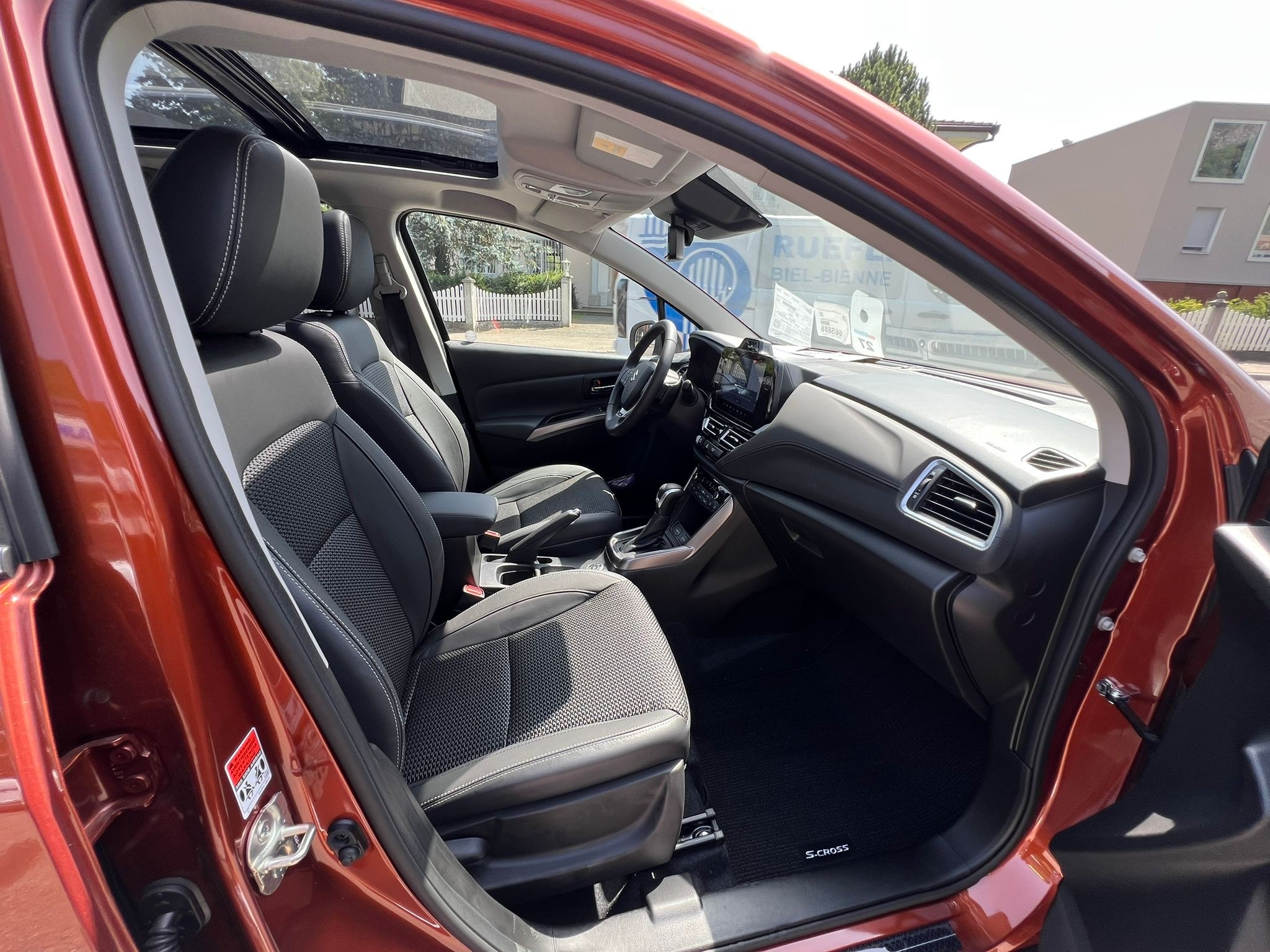 listing desktop thumbnail image 12