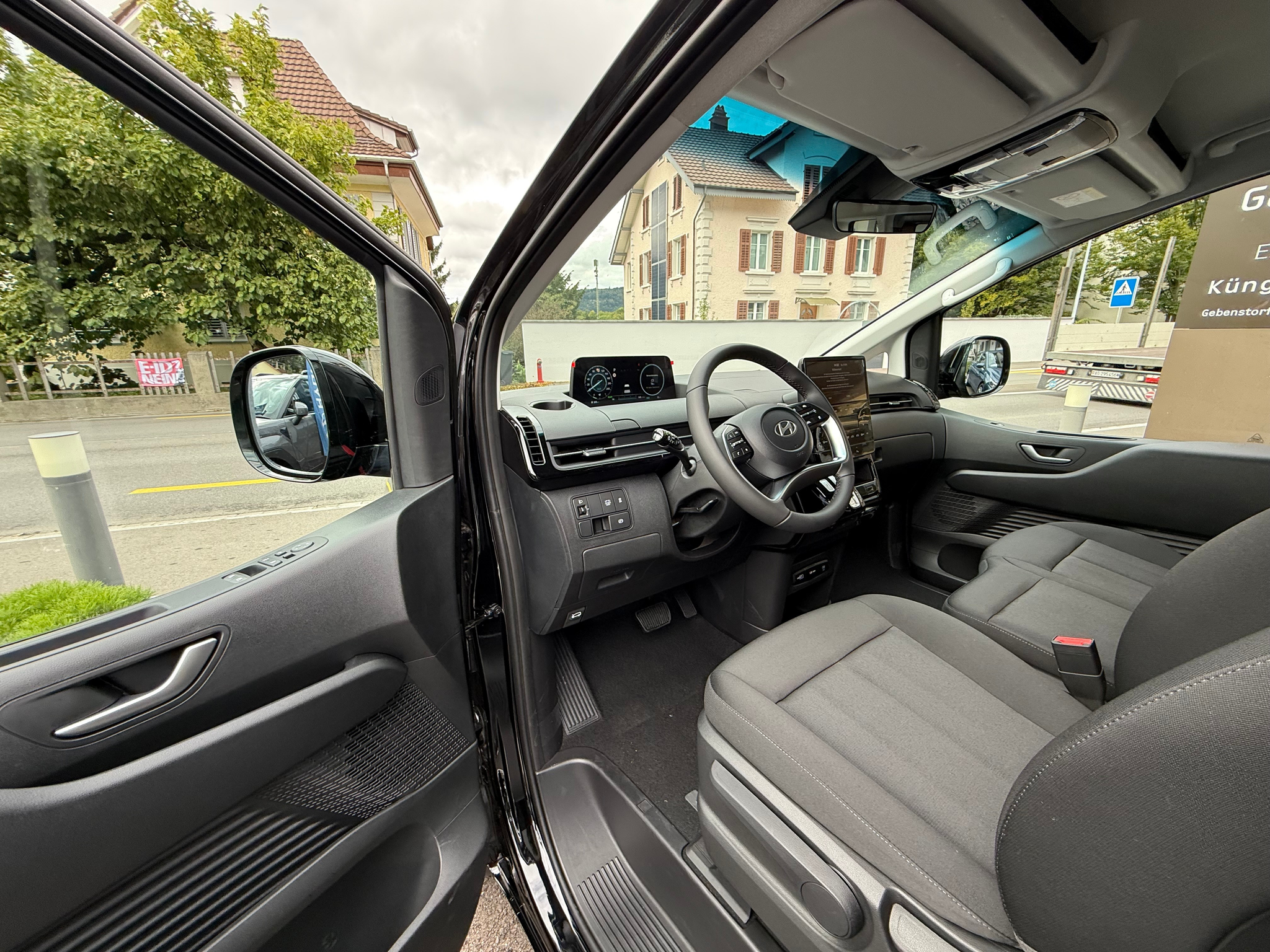 listing desktop thumbnail image 8