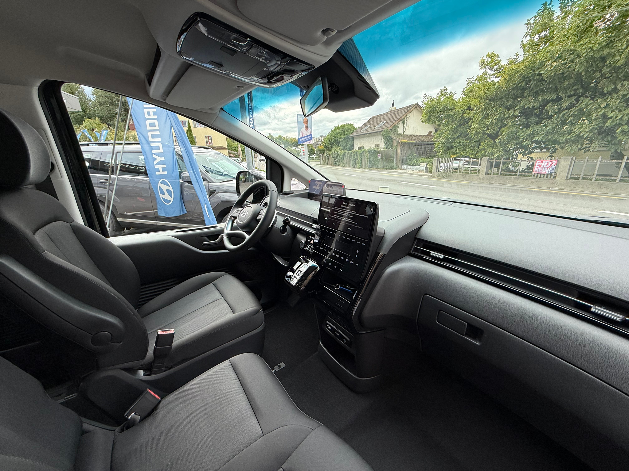 listing desktop thumbnail image 15