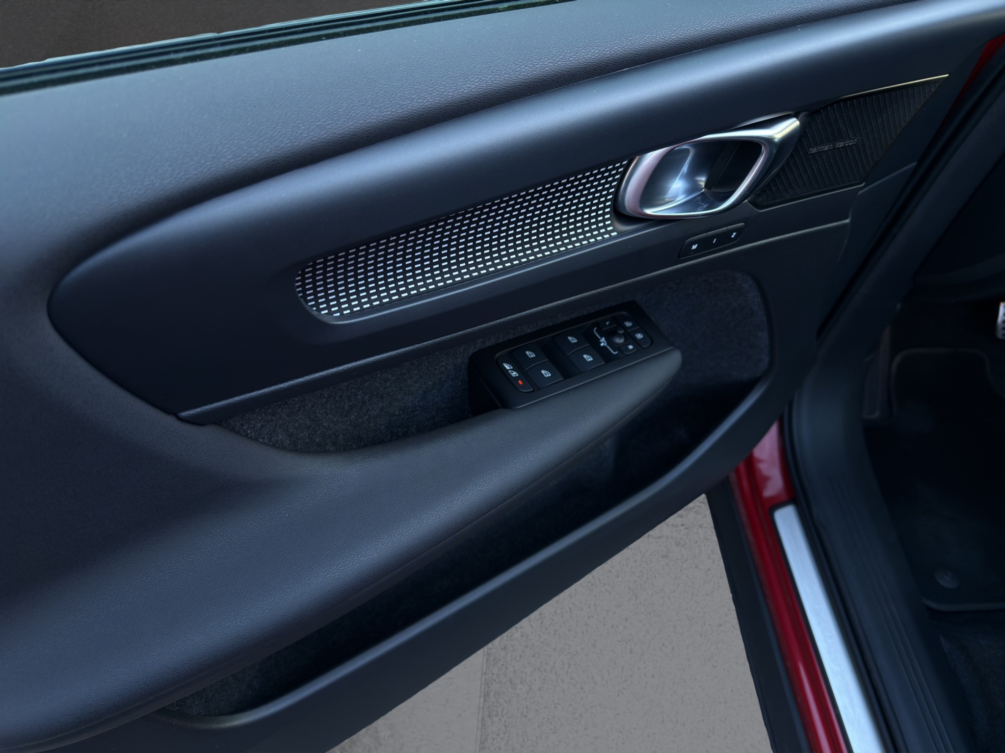 listing desktop thumbnail image 10