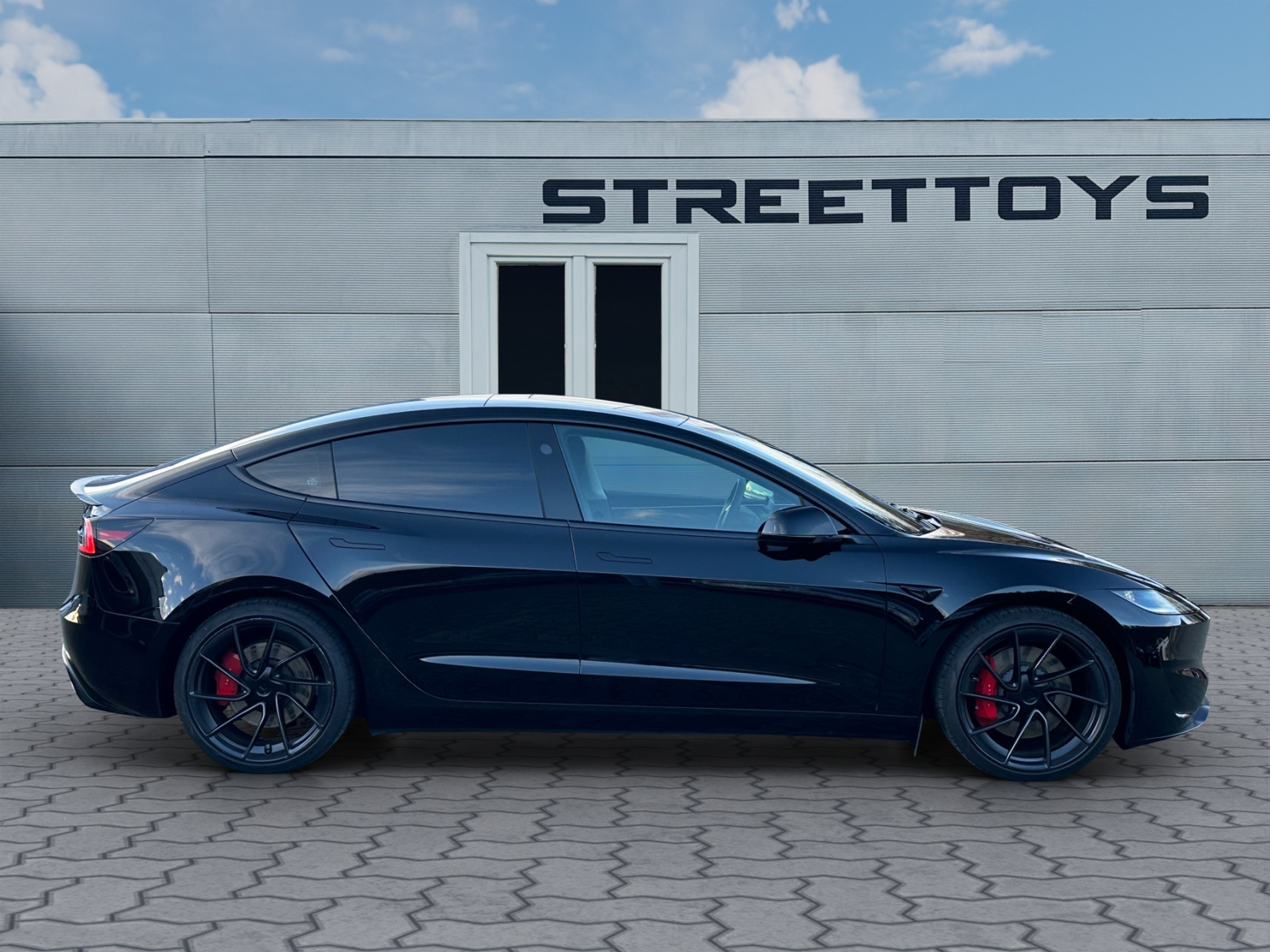 listing desktop thumbnail image 1