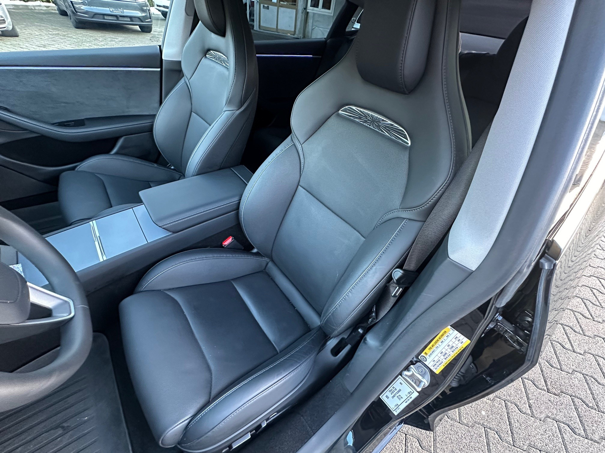 listing desktop thumbnail image 6