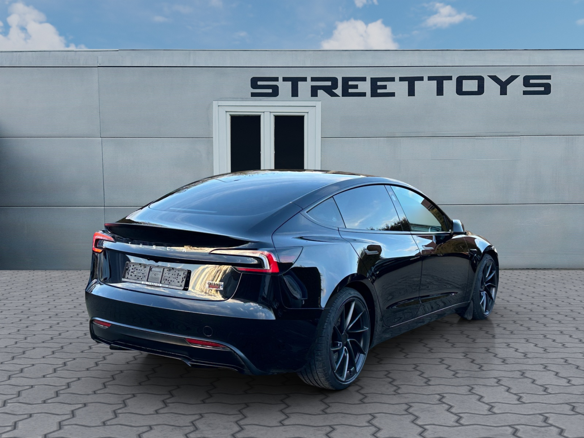 listing desktop thumbnail image 2