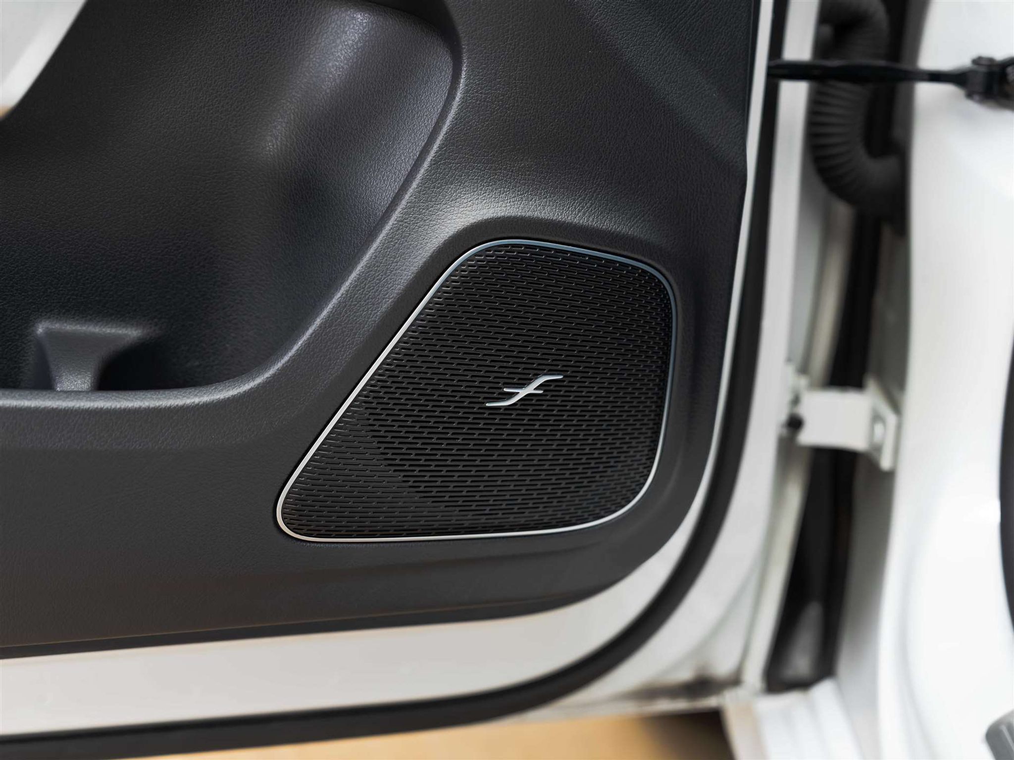 listing desktop thumbnail image 26