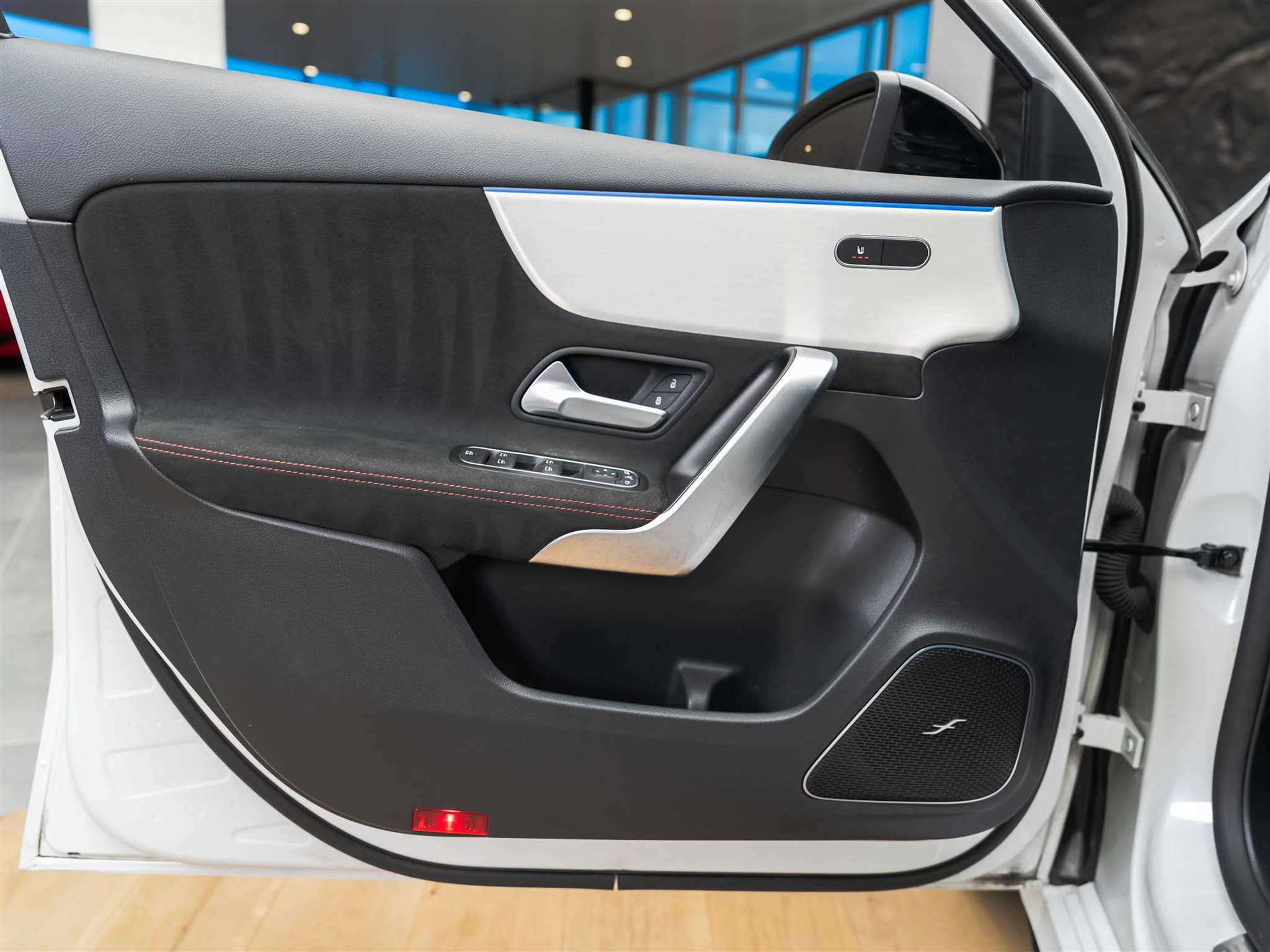 listing desktop thumbnail image 24