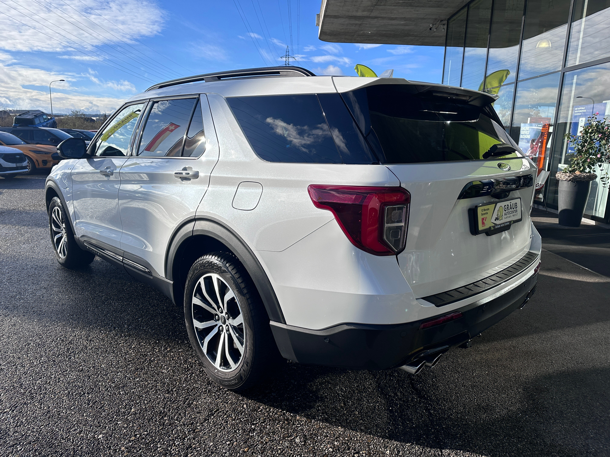 listing desktop thumbnail image 3