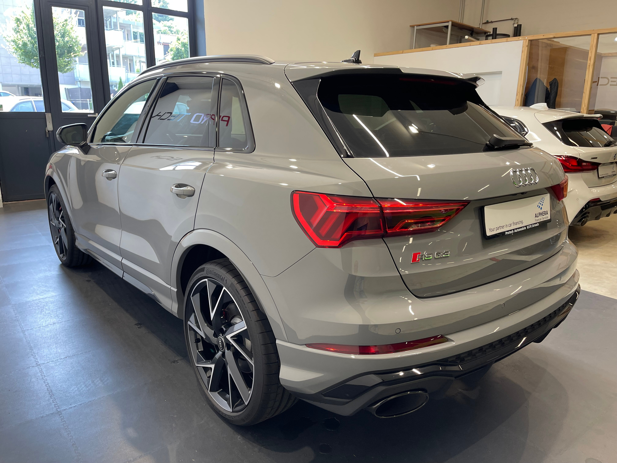 listing desktop thumbnail image 6