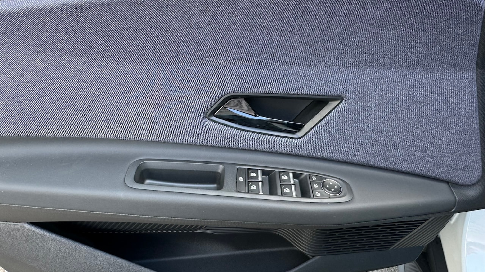 listing desktop thumbnail image 23