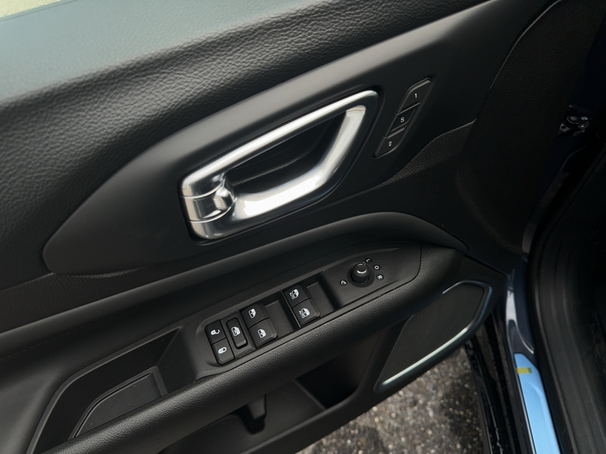 listing desktop thumbnail image 11