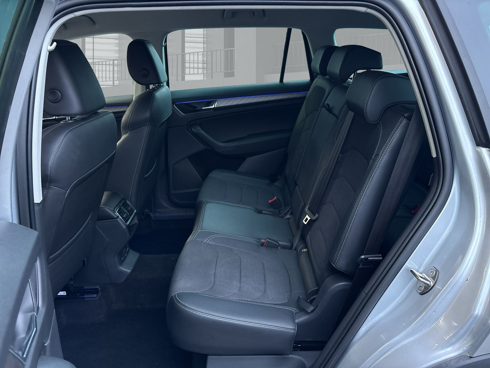 listing desktop thumbnail image 12