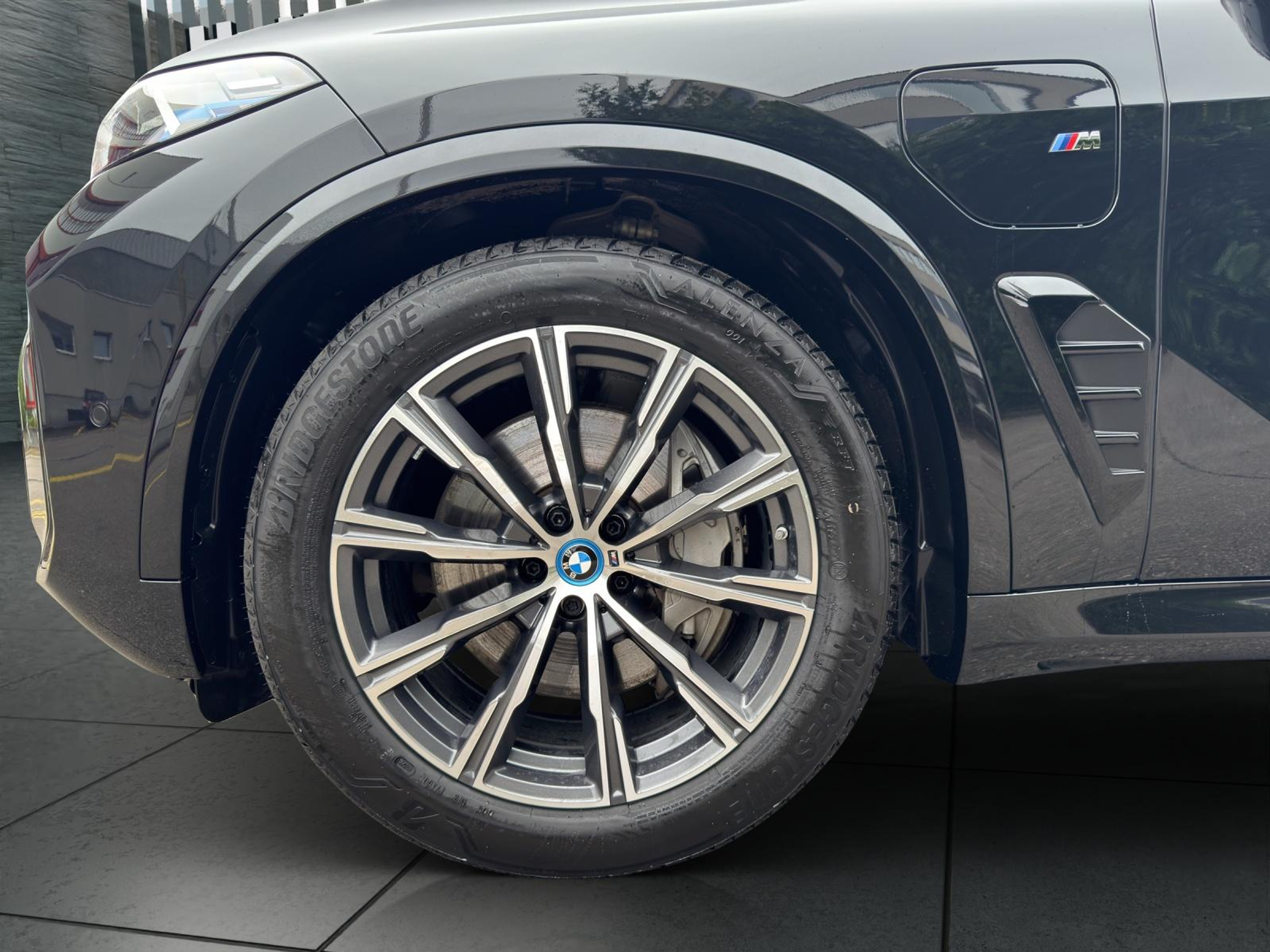 listing desktop thumbnail image 8