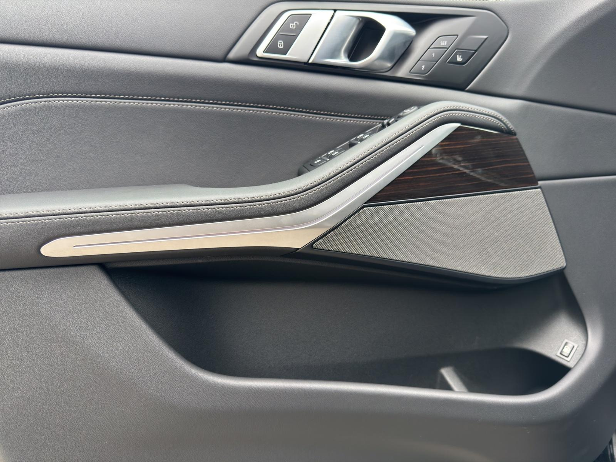 listing desktop thumbnail image 18