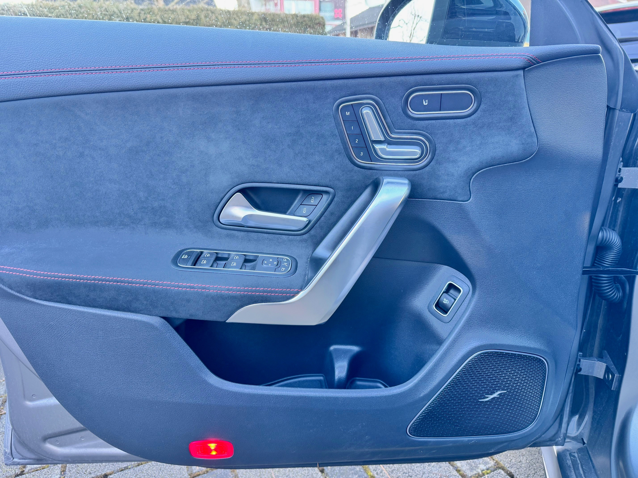 listing desktop thumbnail image 11