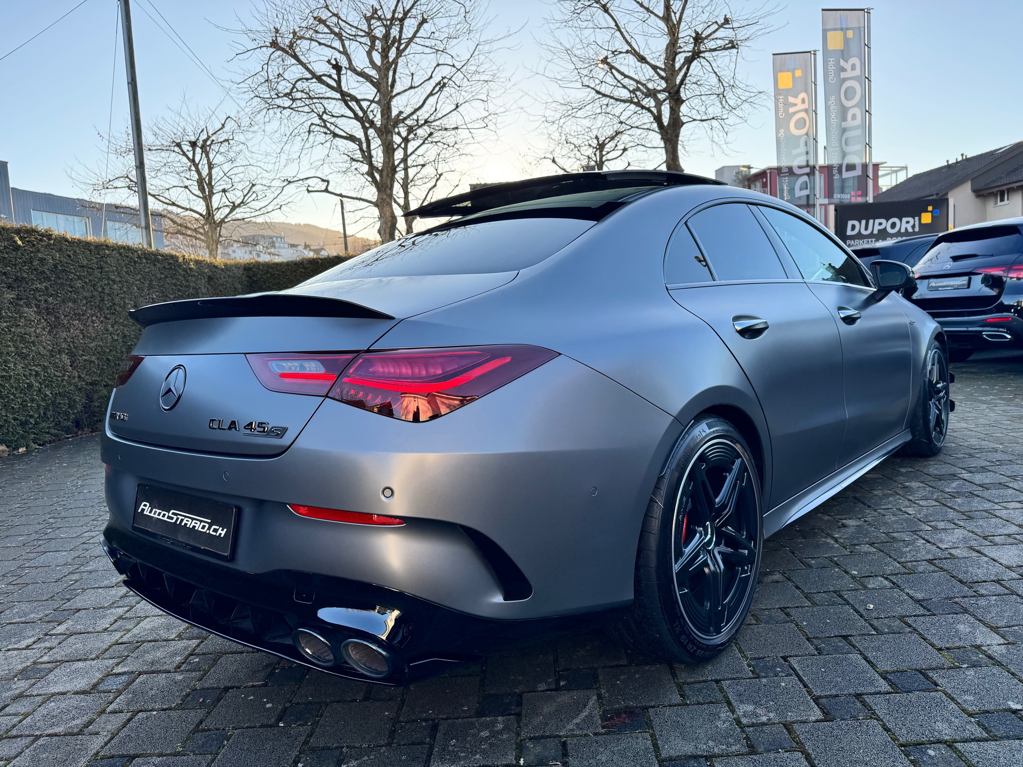 listing desktop thumbnail image 3