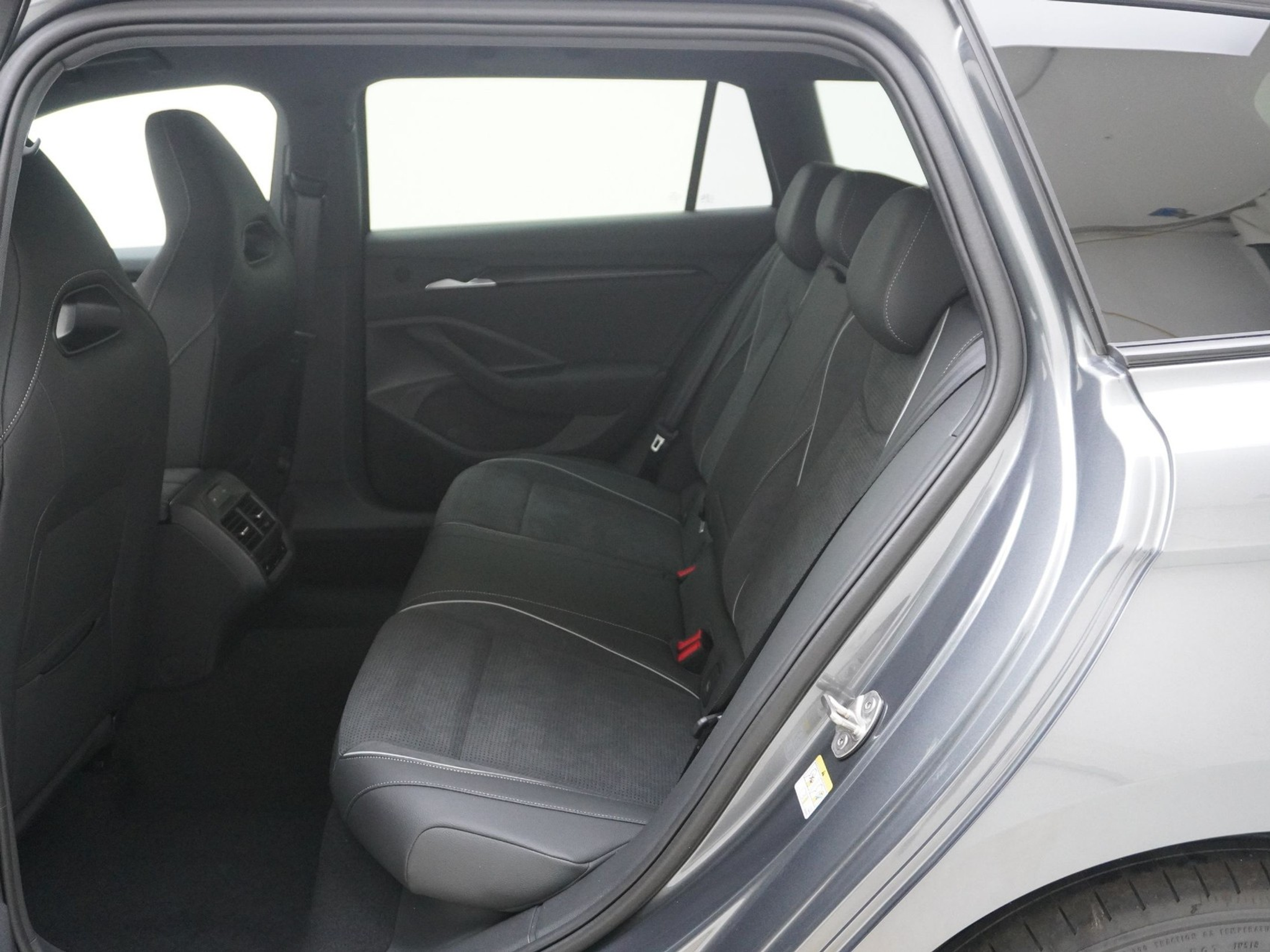 listing desktop thumbnail image 13