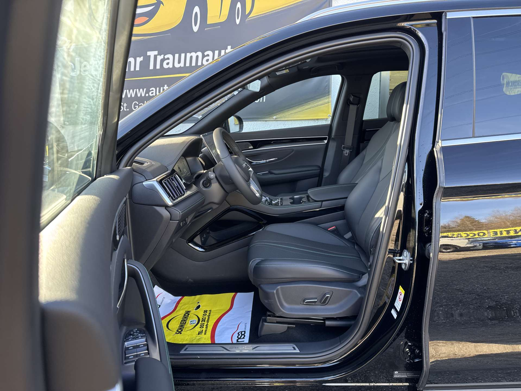 listing desktop thumbnail image 6