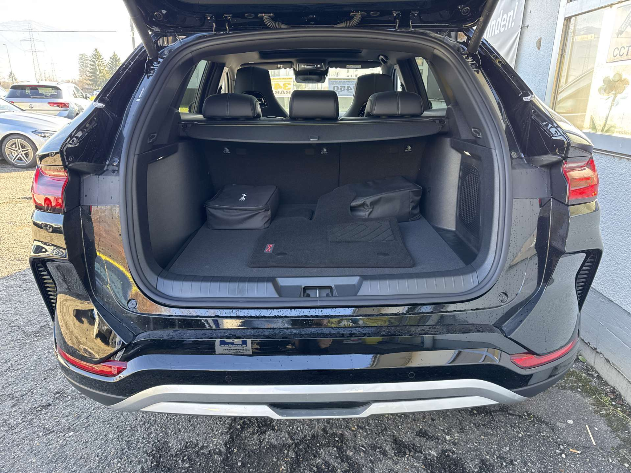 listing desktop thumbnail image 8