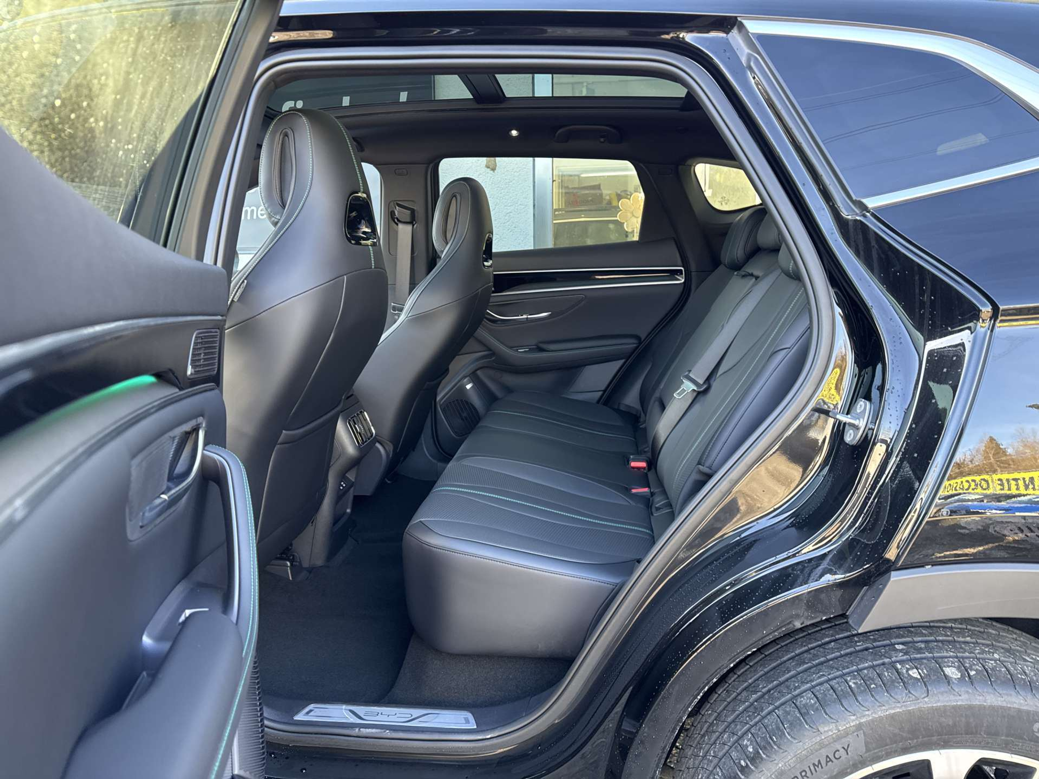 listing desktop thumbnail image 7