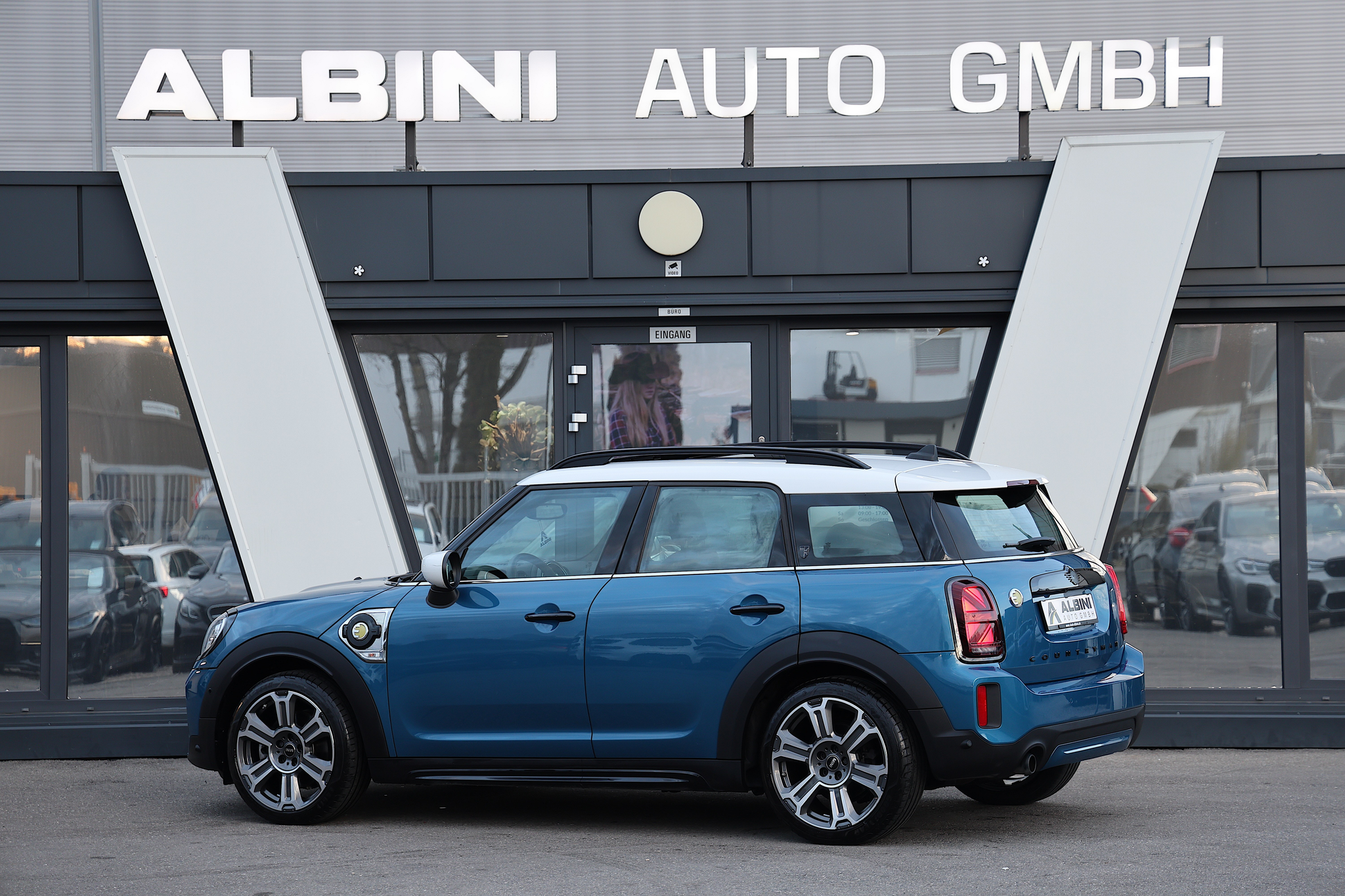 listing desktop thumbnail image 3