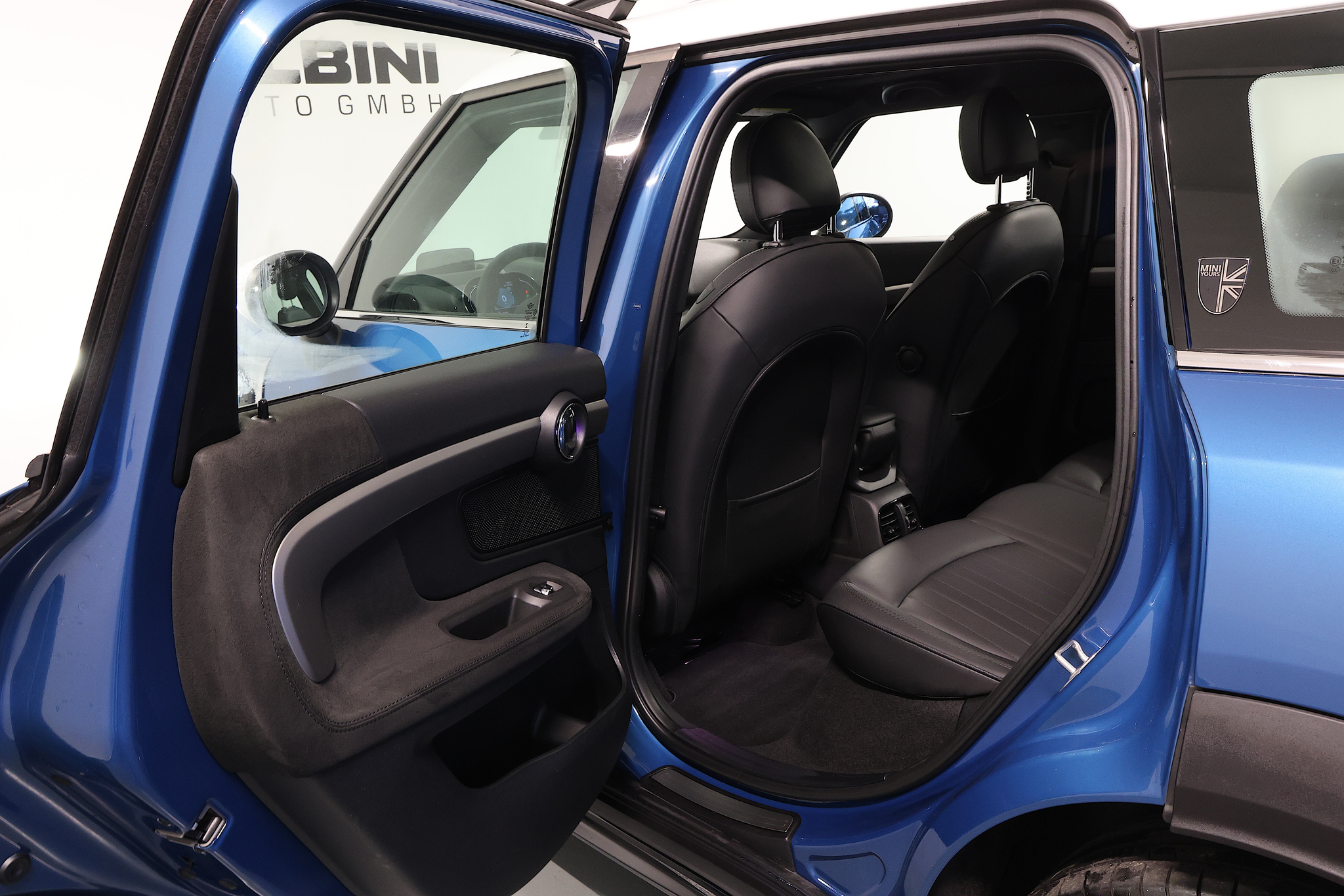 listing desktop thumbnail image 15