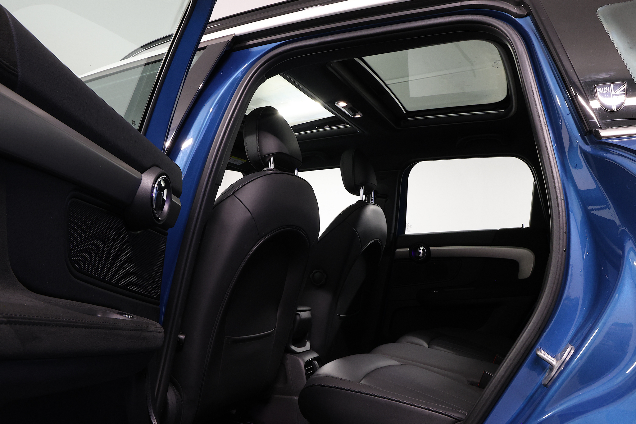 listing desktop thumbnail image 16