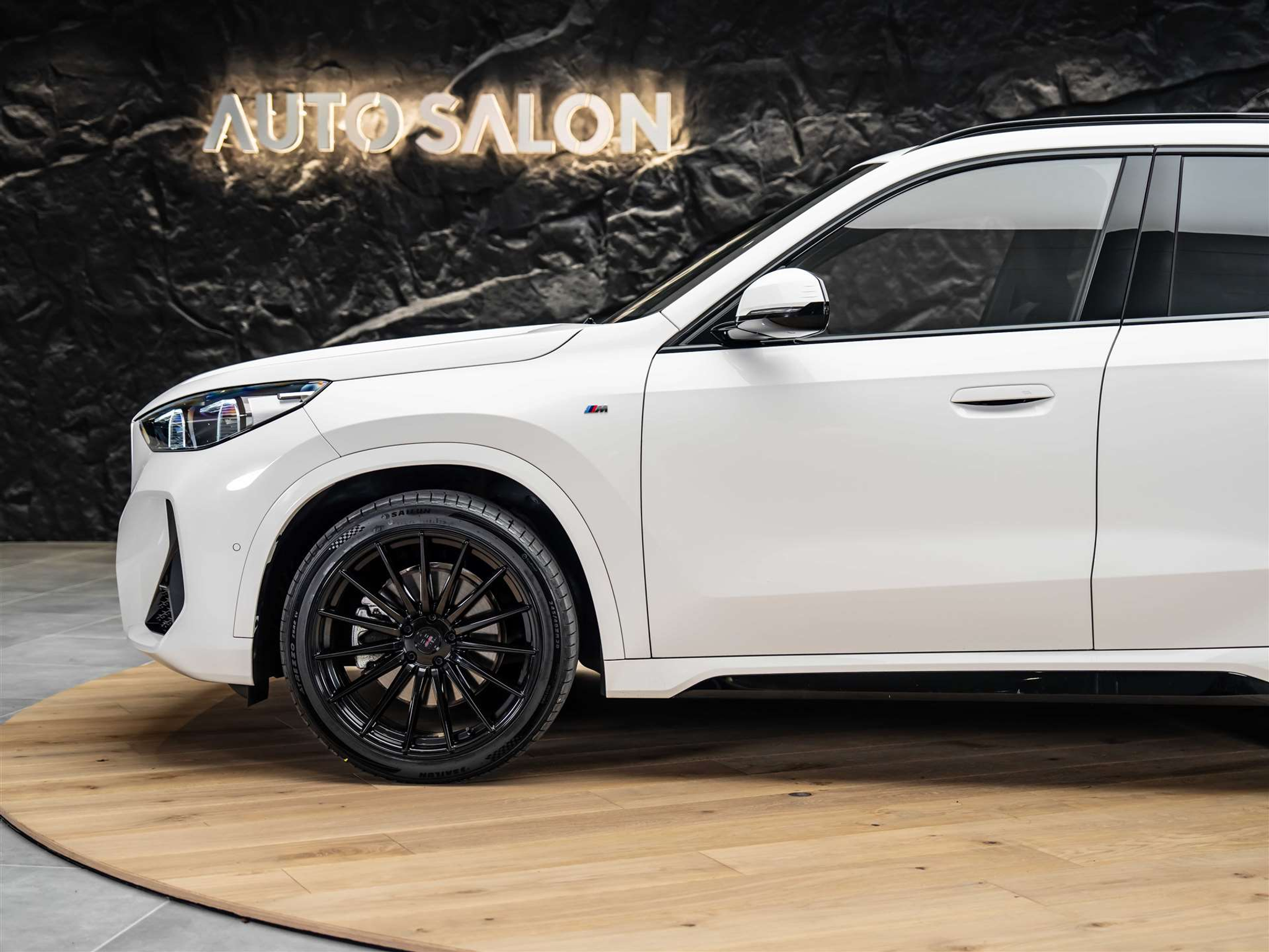 listing desktop thumbnail image 17