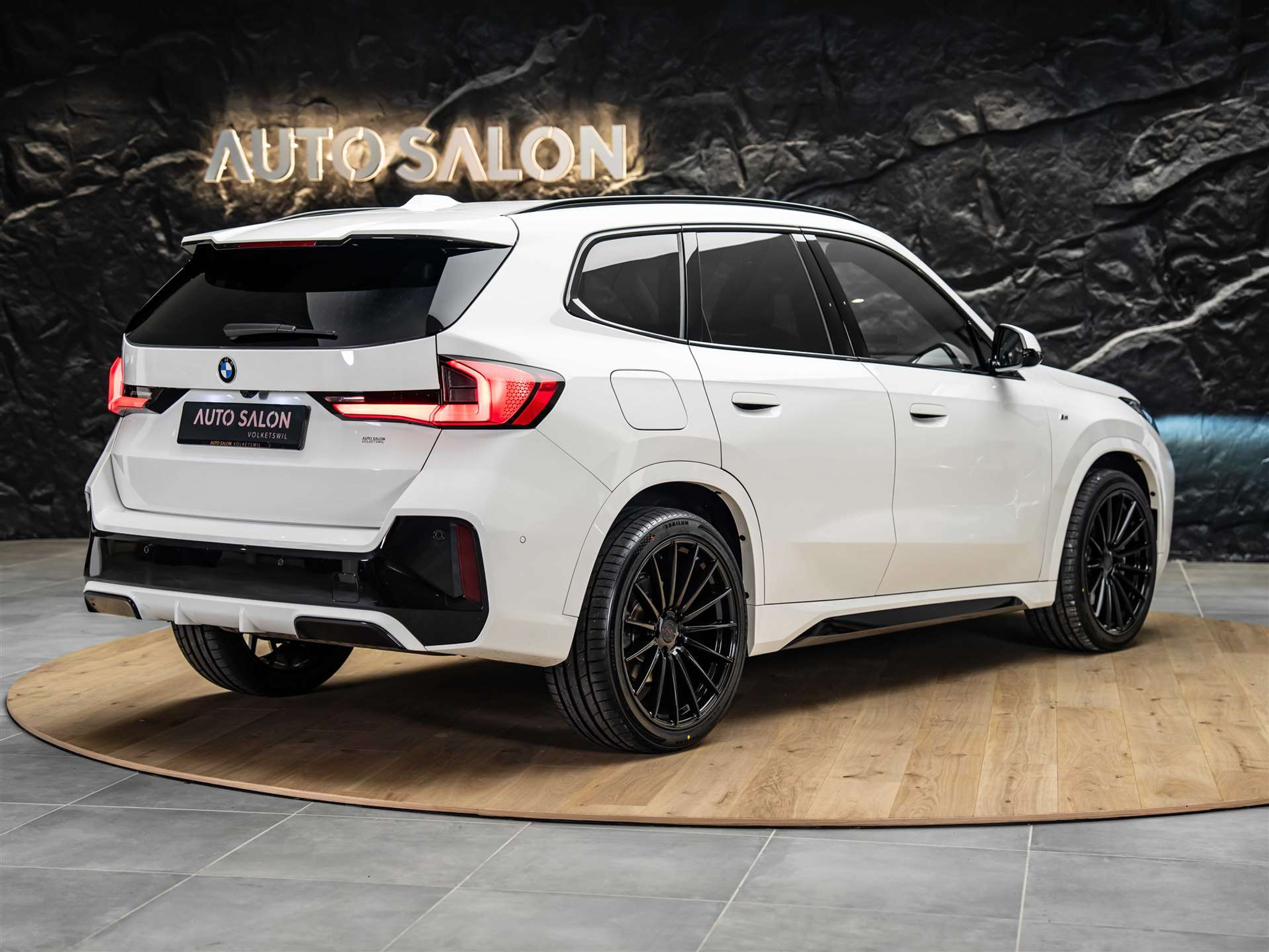 listing desktop thumbnail image 4