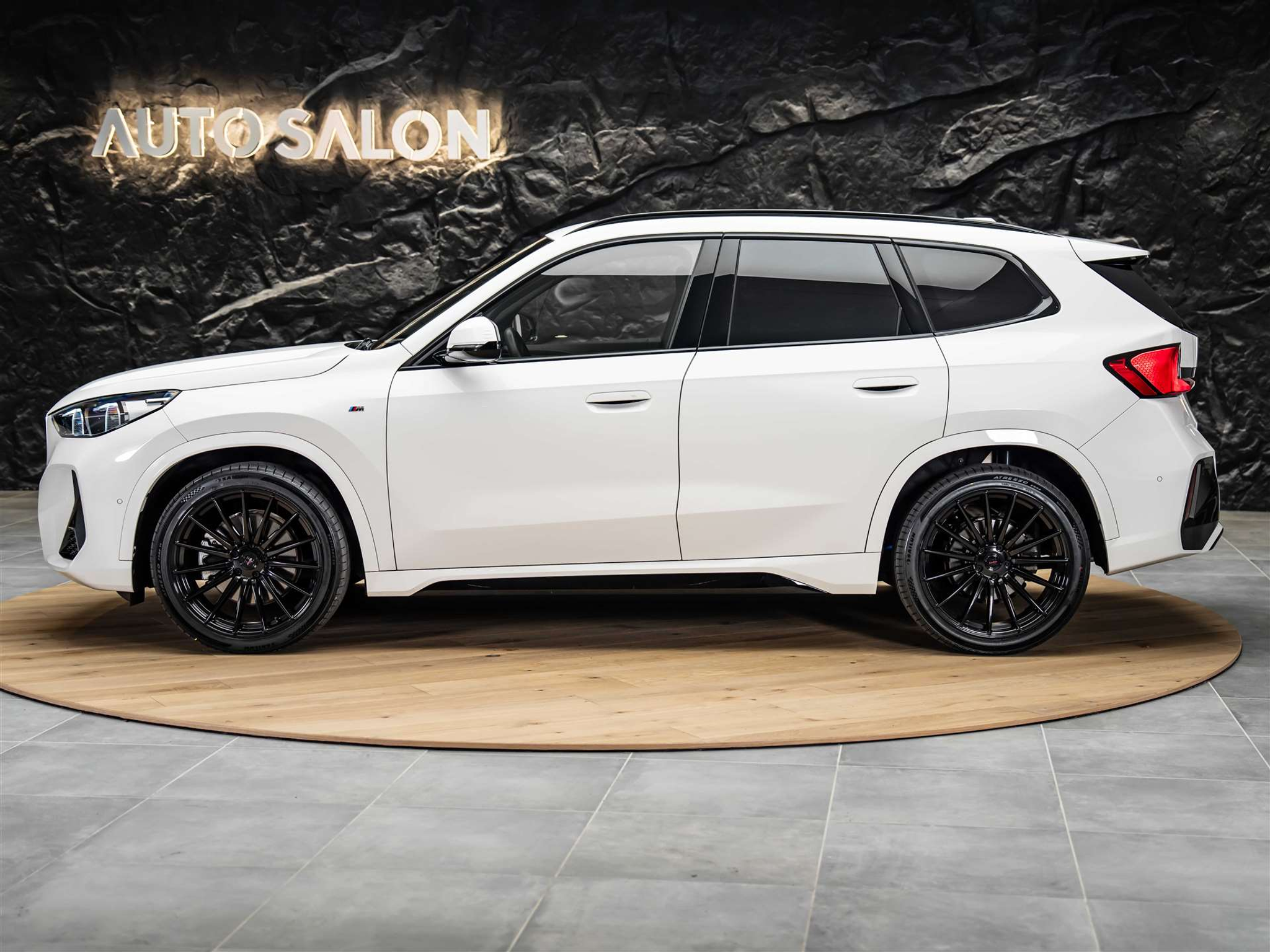 listing desktop thumbnail image 1