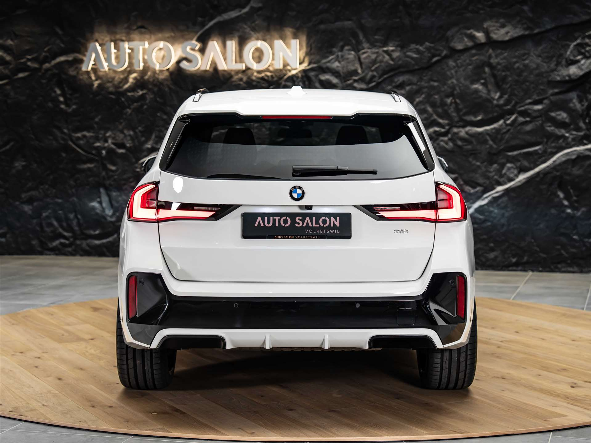 listing desktop thumbnail image 3