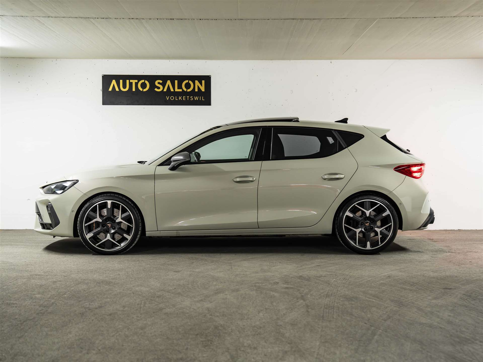 listing desktop thumbnail image 1