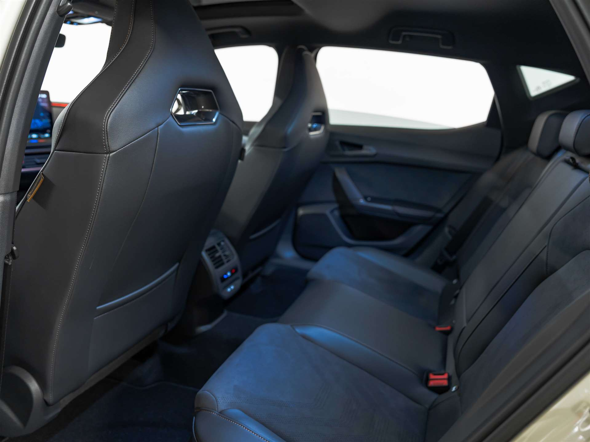 listing desktop thumbnail image 12