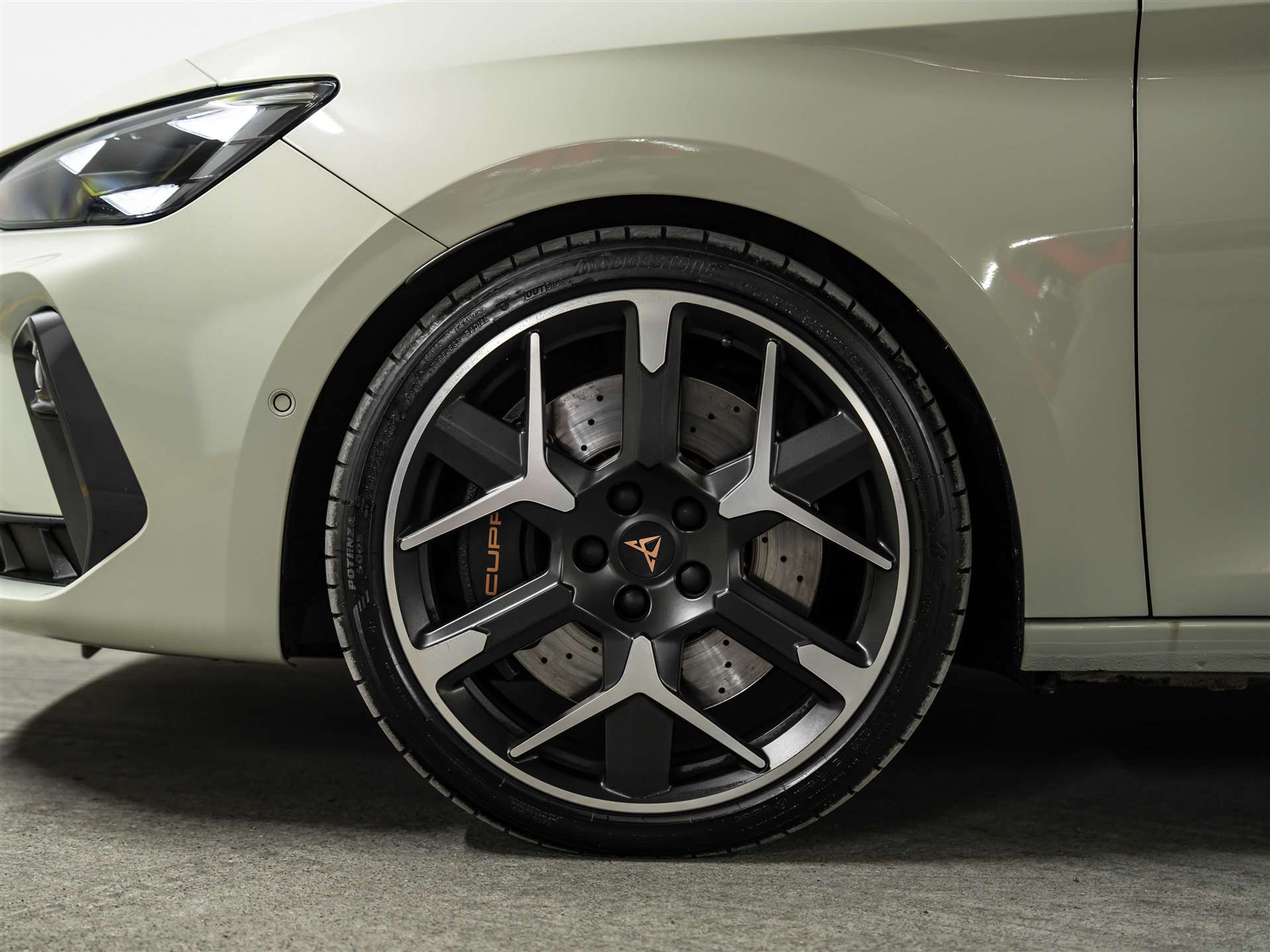 listing desktop thumbnail image 19