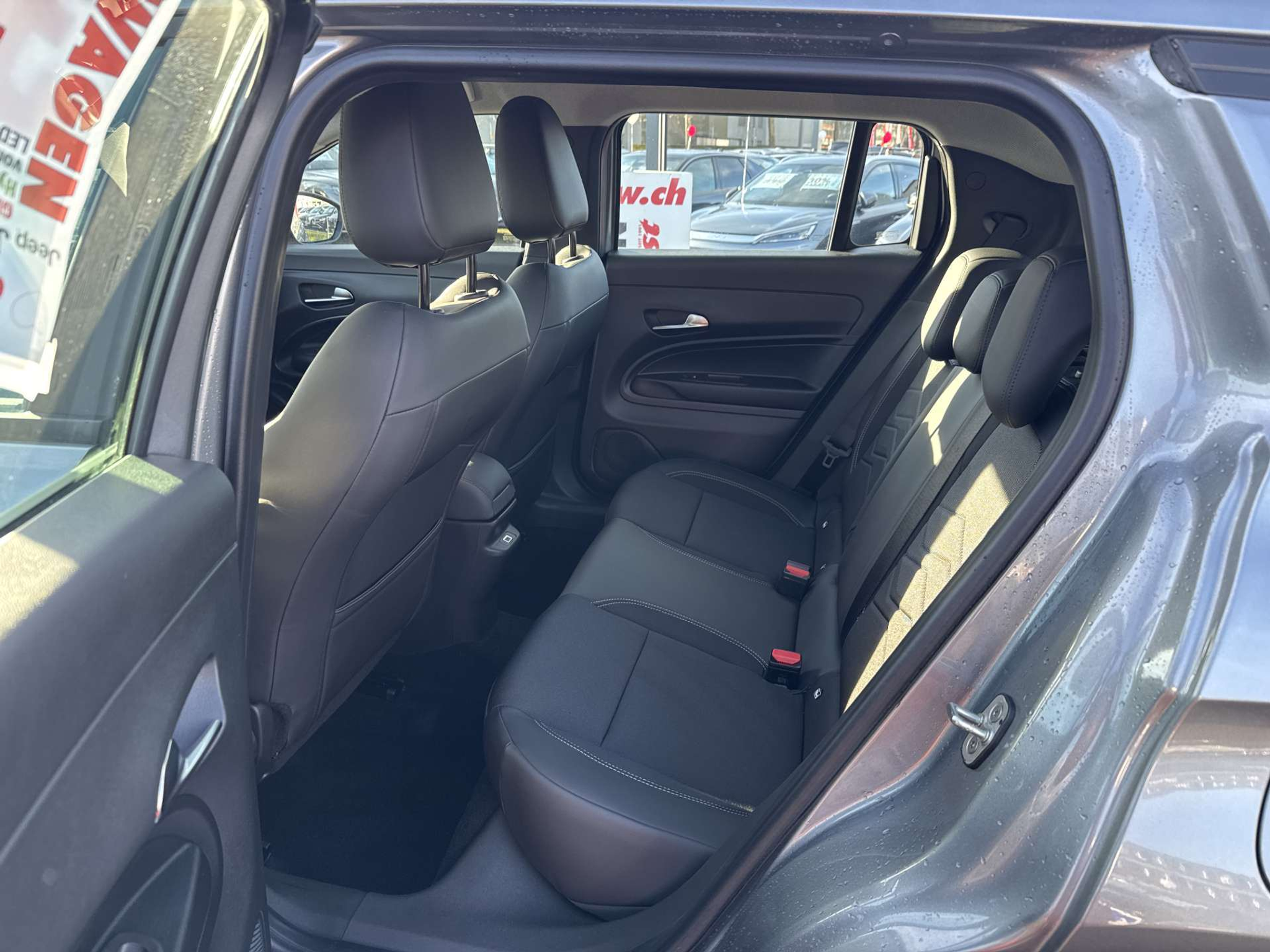 listing desktop thumbnail image 6