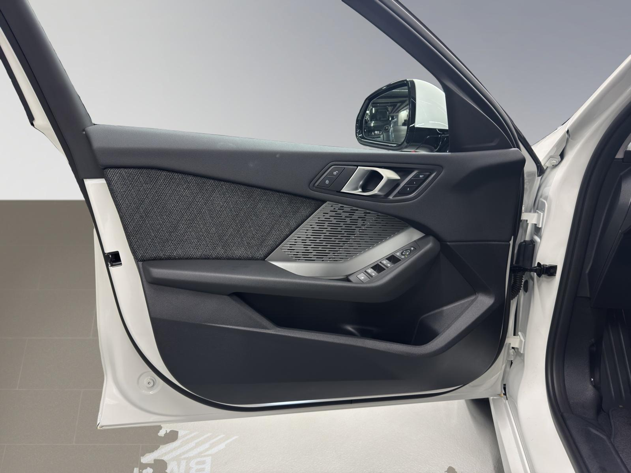 listing desktop thumbnail image 12