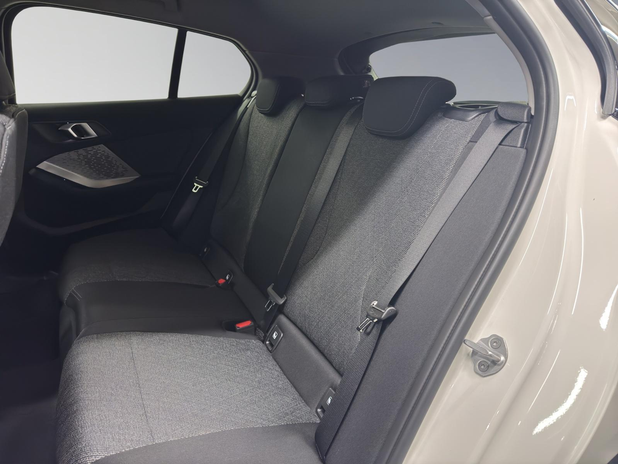 listing desktop thumbnail image 11