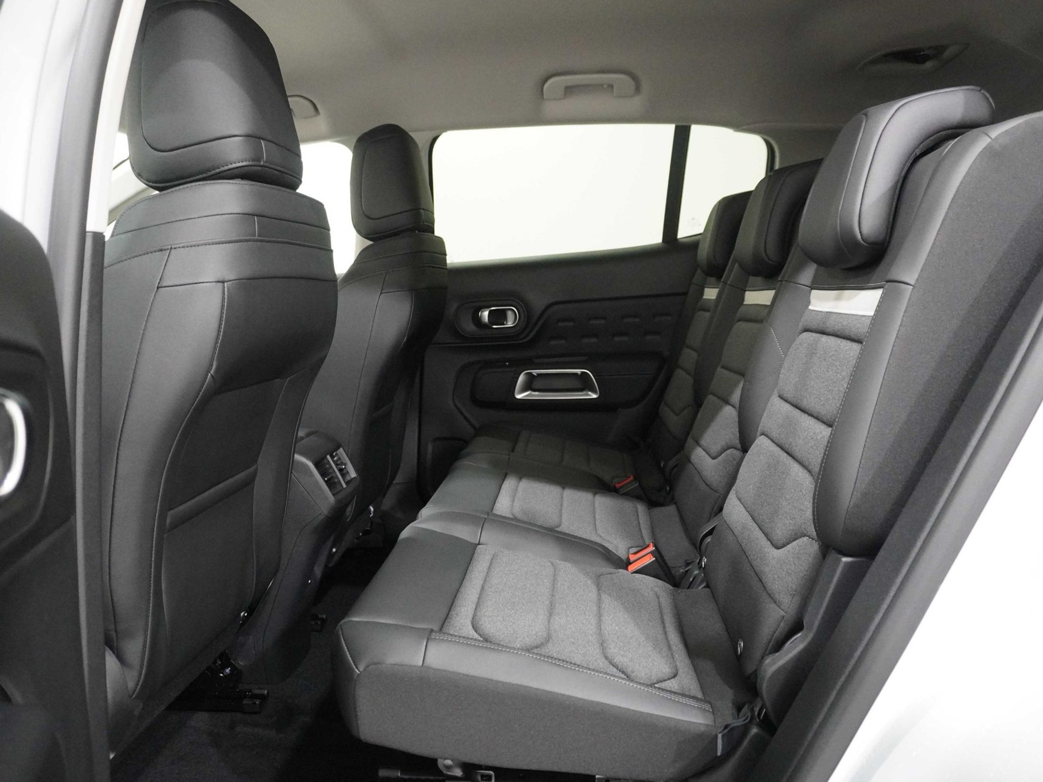 listing desktop thumbnail image 17