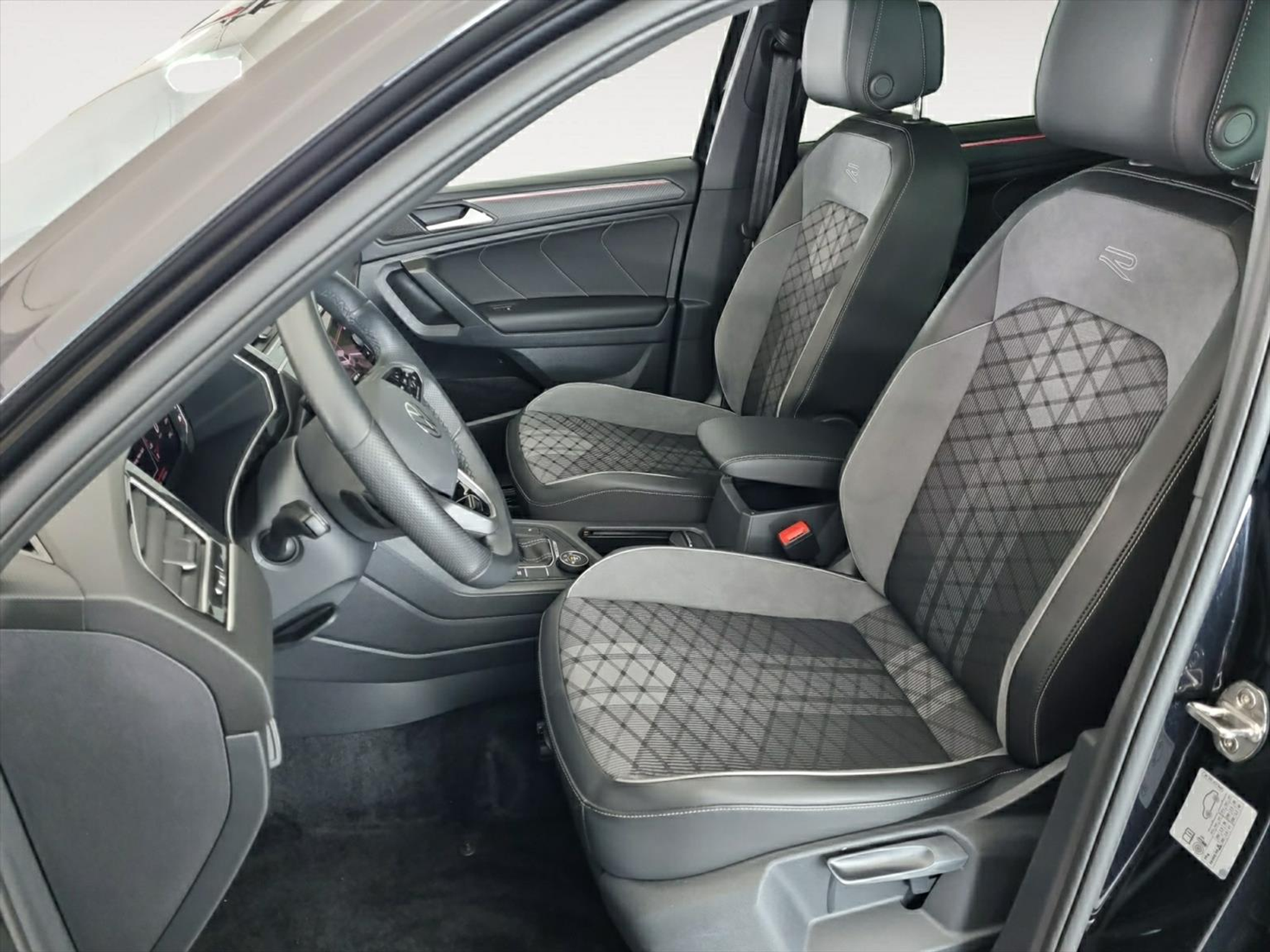 listing desktop thumbnail image 4