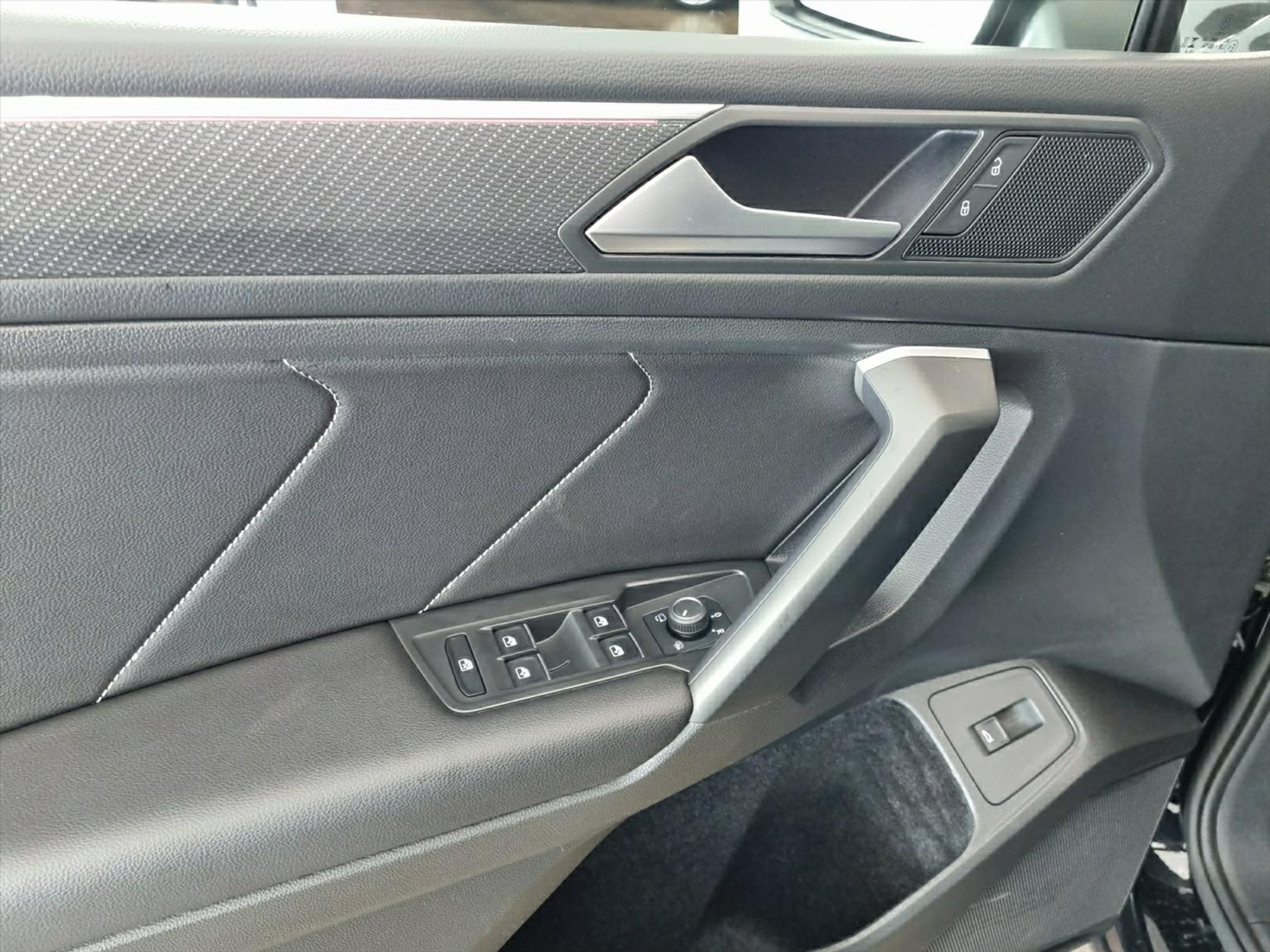 listing desktop thumbnail image 9