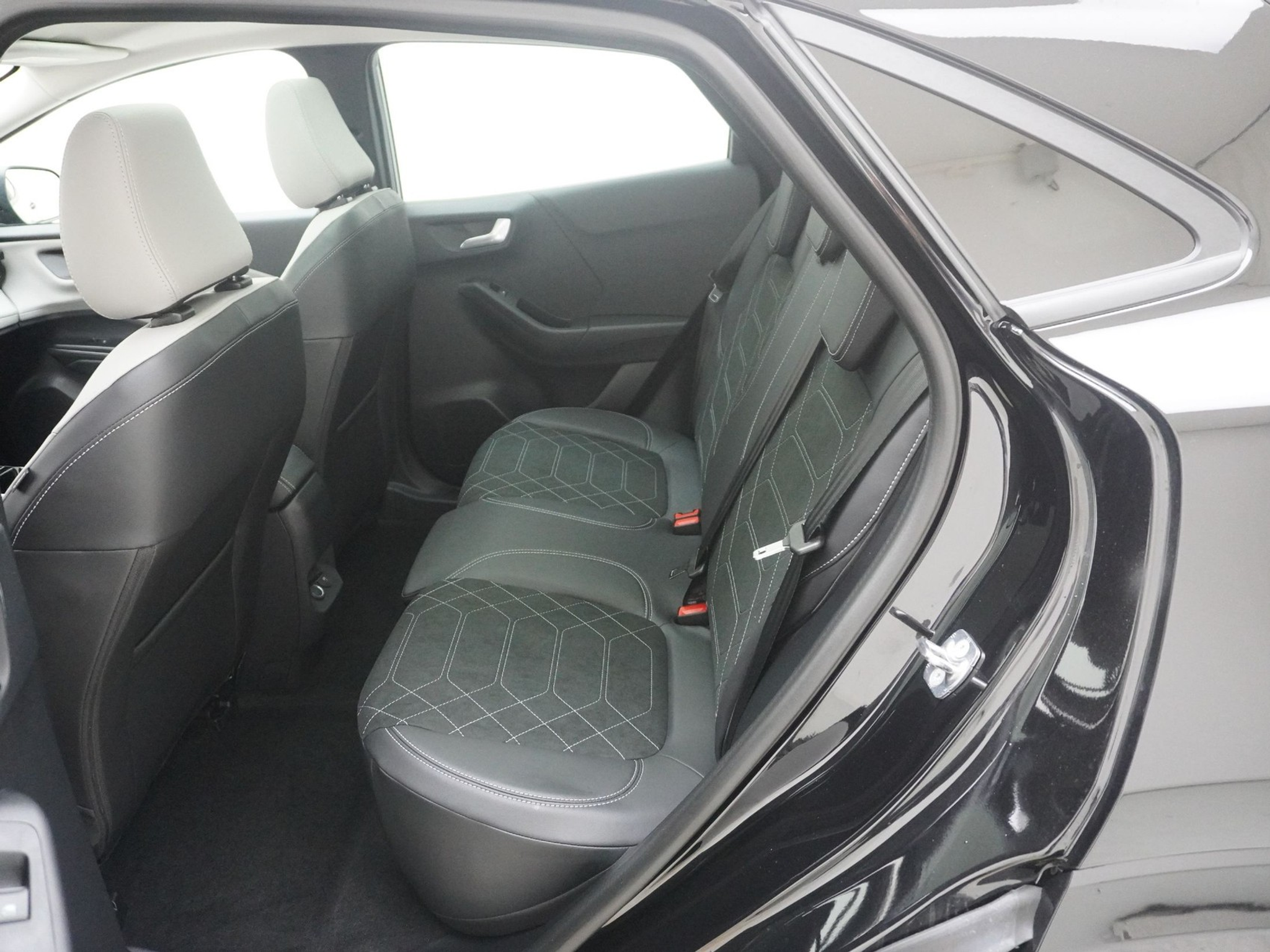 listing desktop thumbnail image 12